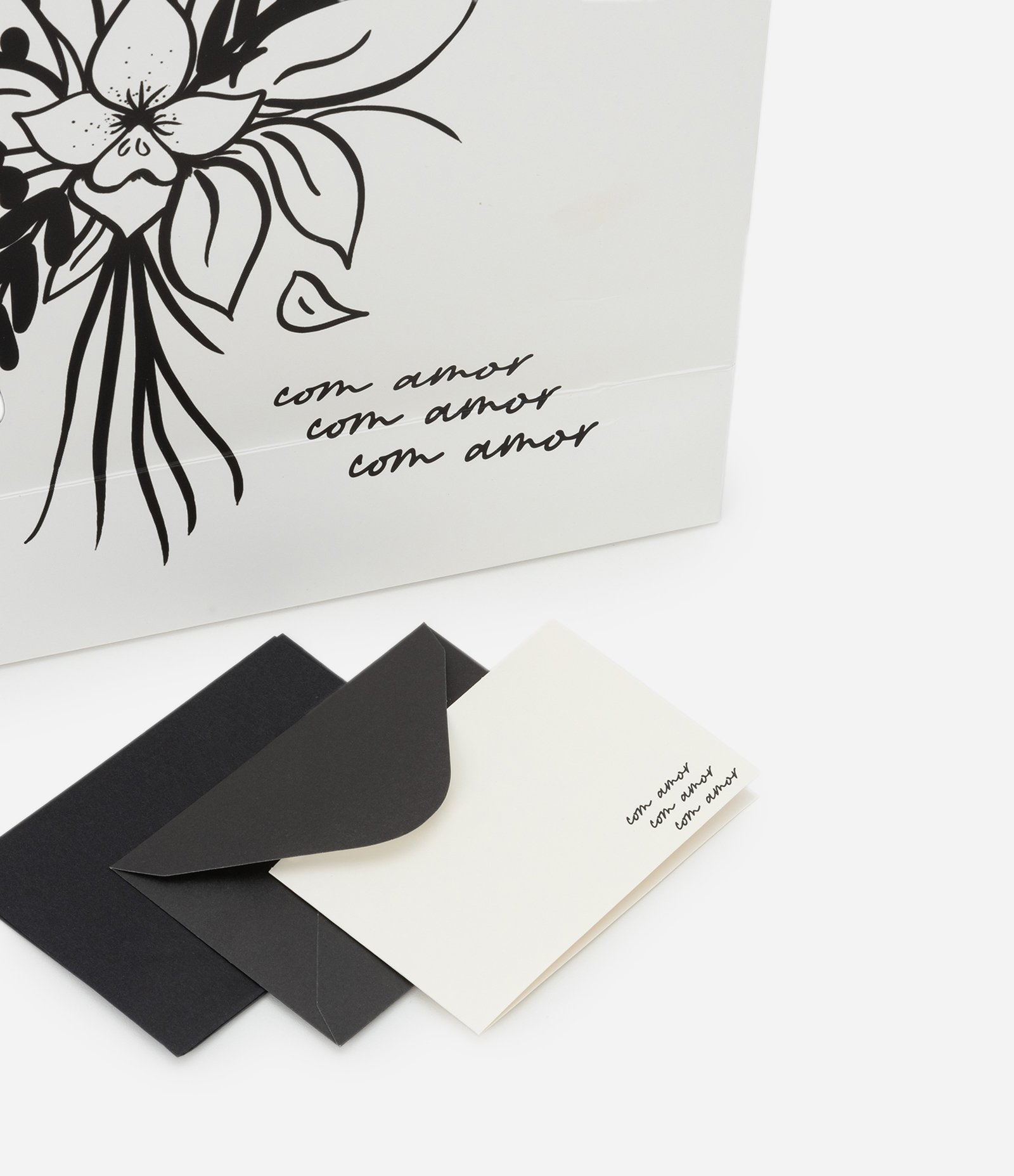 Embalagem de Presente com Estampa Floral e Detalhe em lettering Branco 4