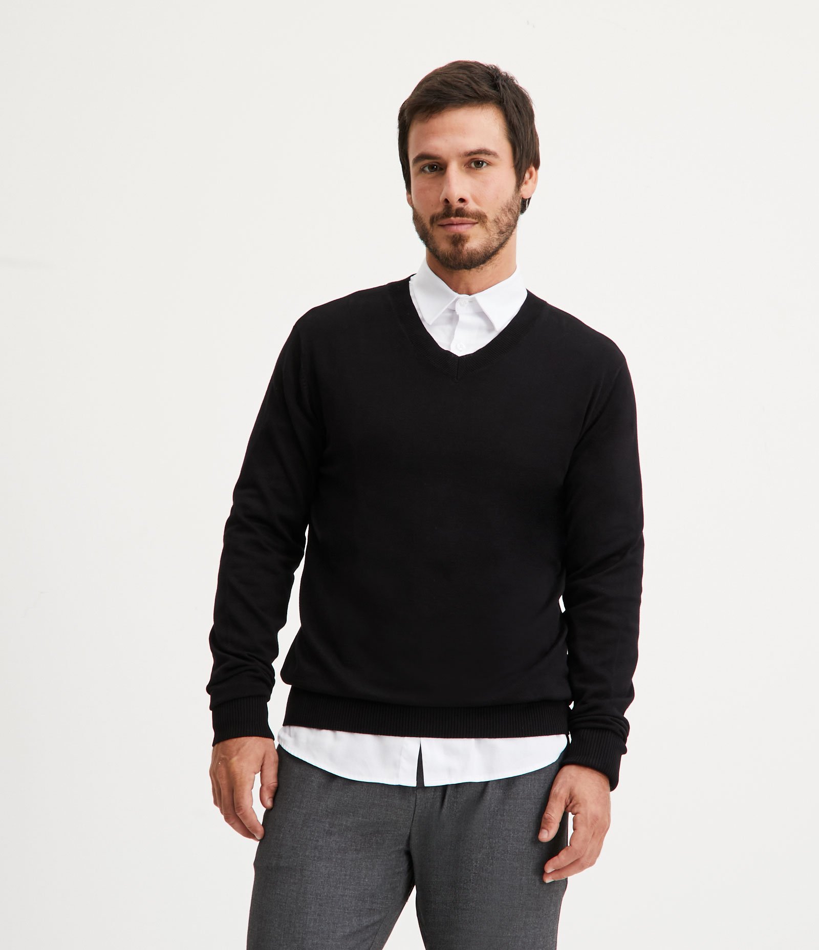 Suéter Básico em Viscose com Gola V Preto 1