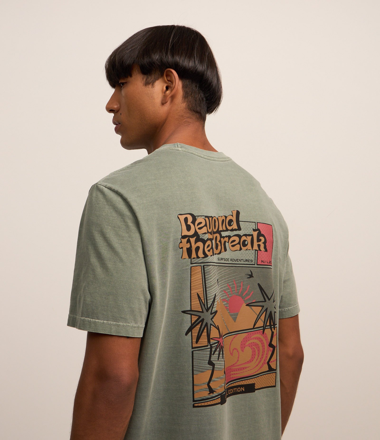 Camiseta Comfort em Algodão Estonado com Estampa Beyond The Break Verde 1