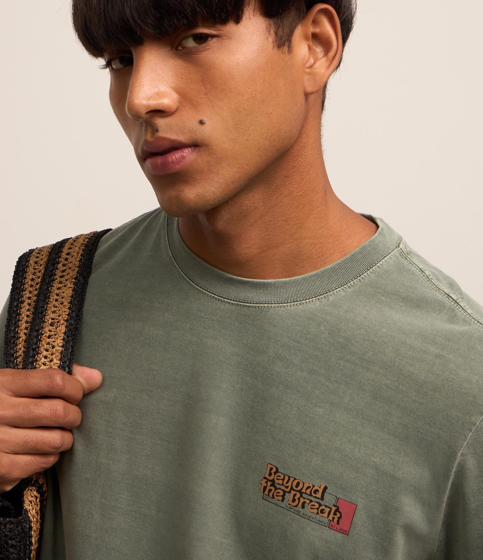 Camiseta Comfort em Algodão Estonado com Estampa Beyond The Break Verde 4