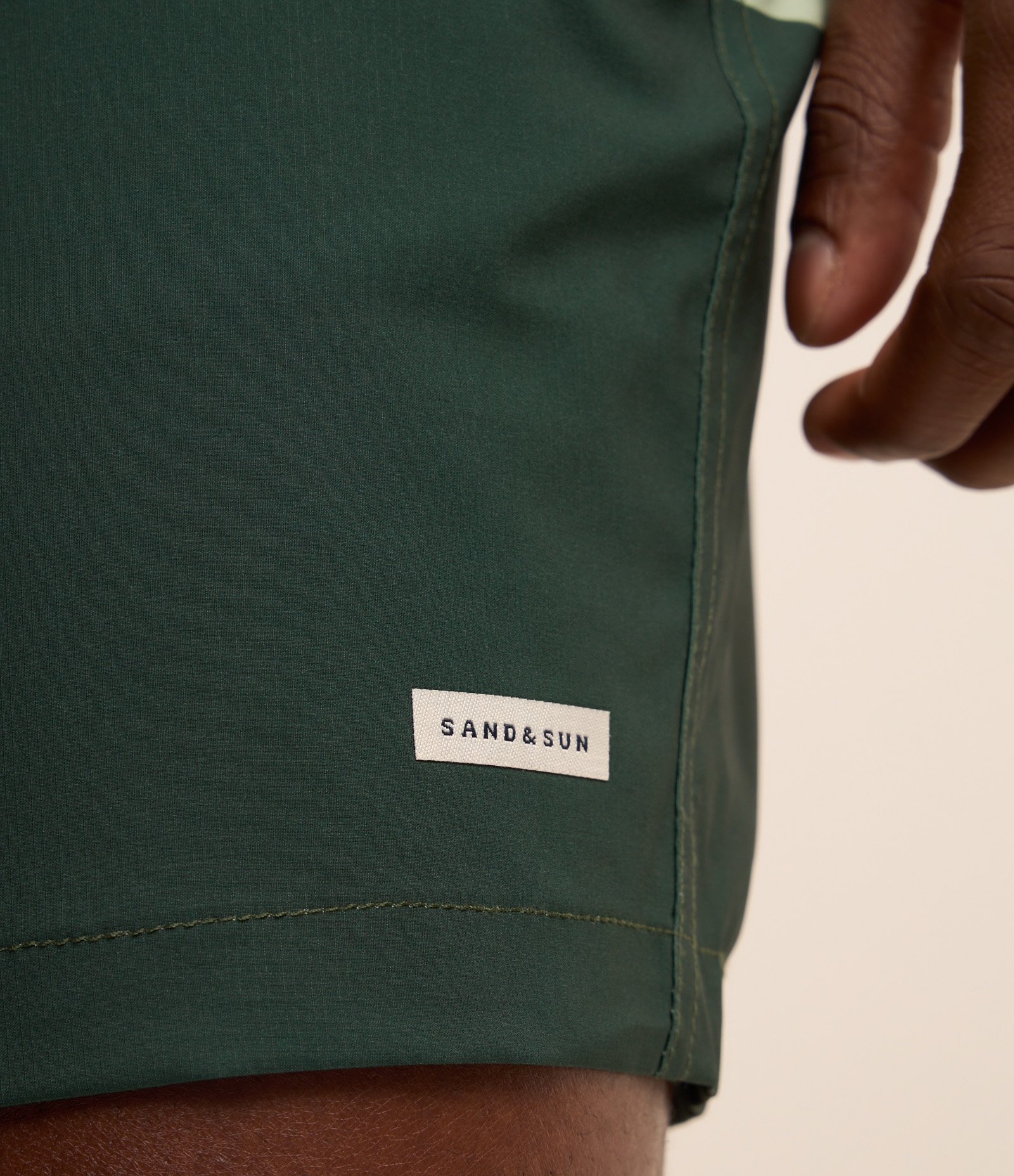 Bermuda de Banho em Ripstop com Blocos de Cor e Amarração Verde/Vermelho/Bege 3