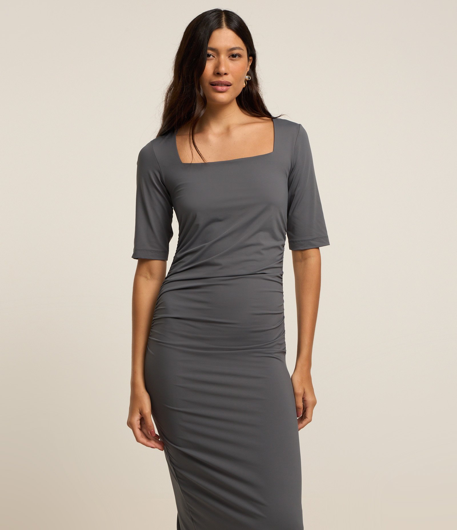 Vestido New Midi em Microfibra com Fenda Cinza 2