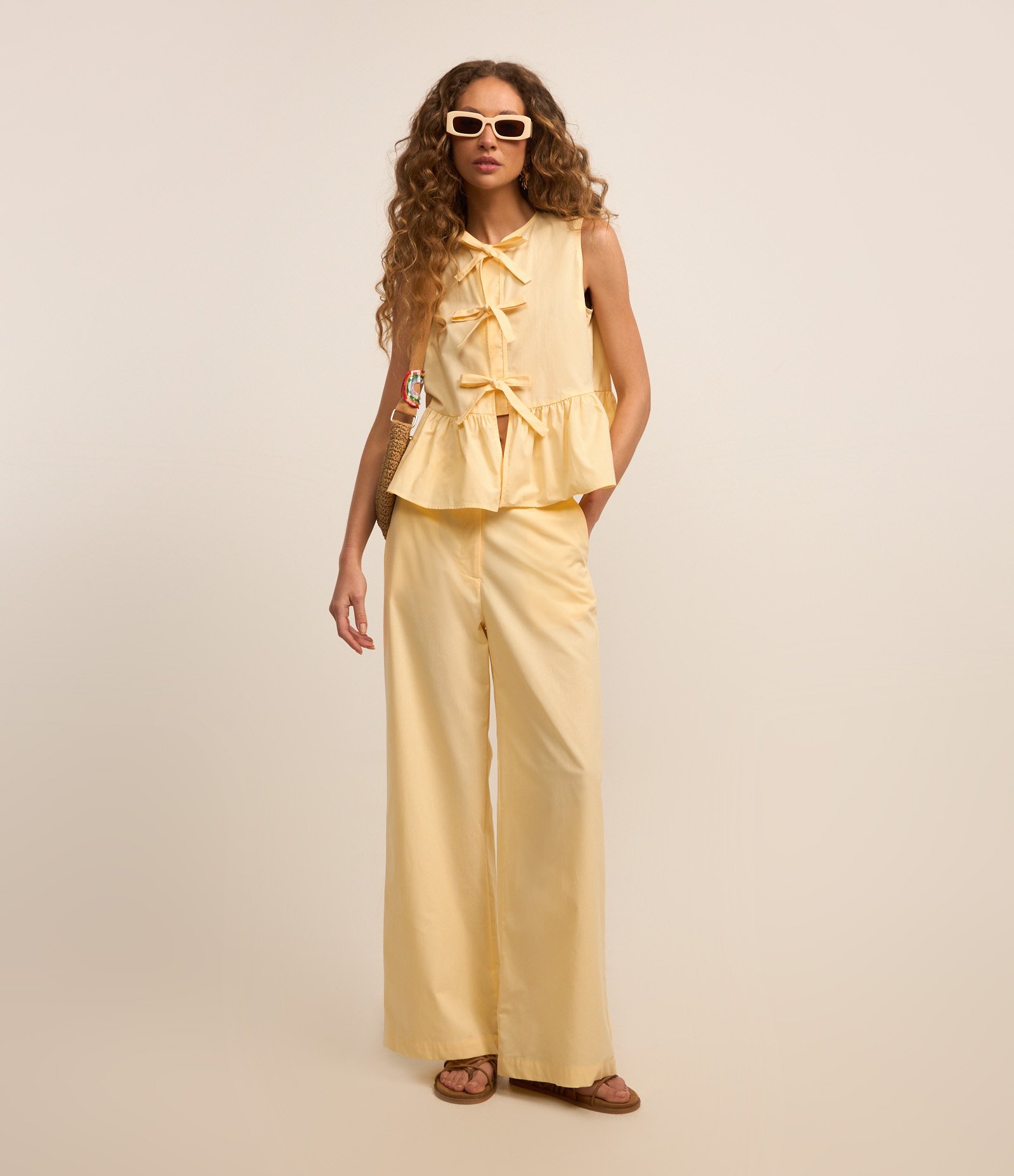 Calça Pantalona Cintura Alta em Tricoline Amarelo 1