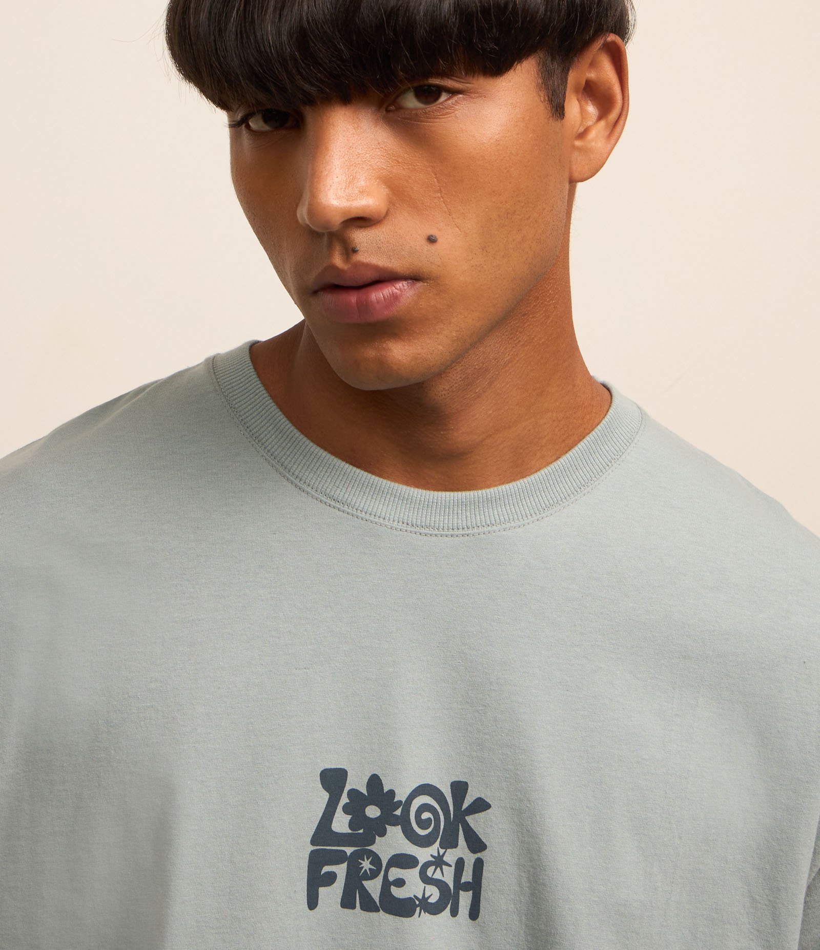 Camiseta Boxy em Algodão com Estampa Smile Cinza Azulado 4