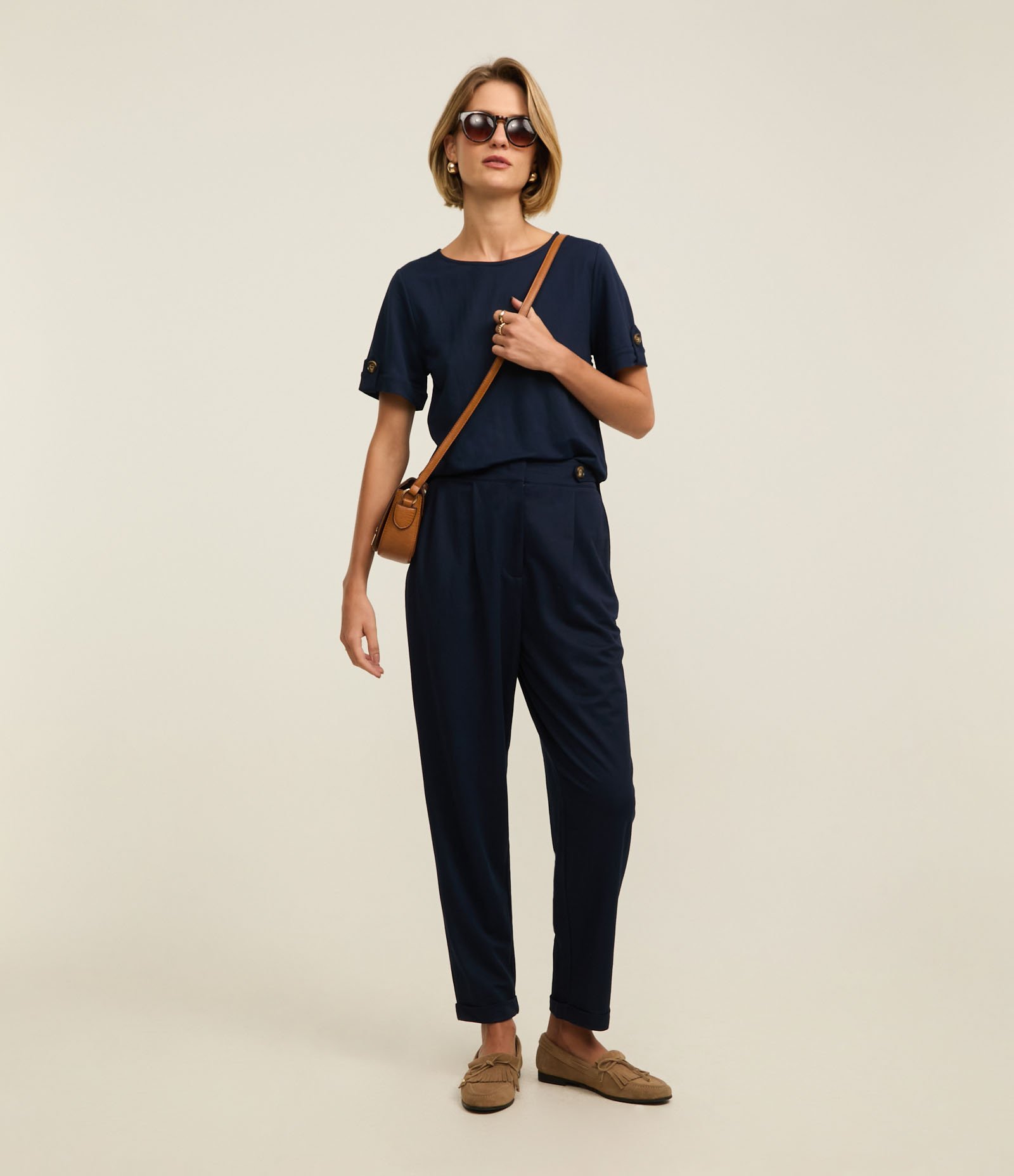 Calça Cenoura Cintura Alta em Piquet com Faixas e Pregas Azul escuro 1