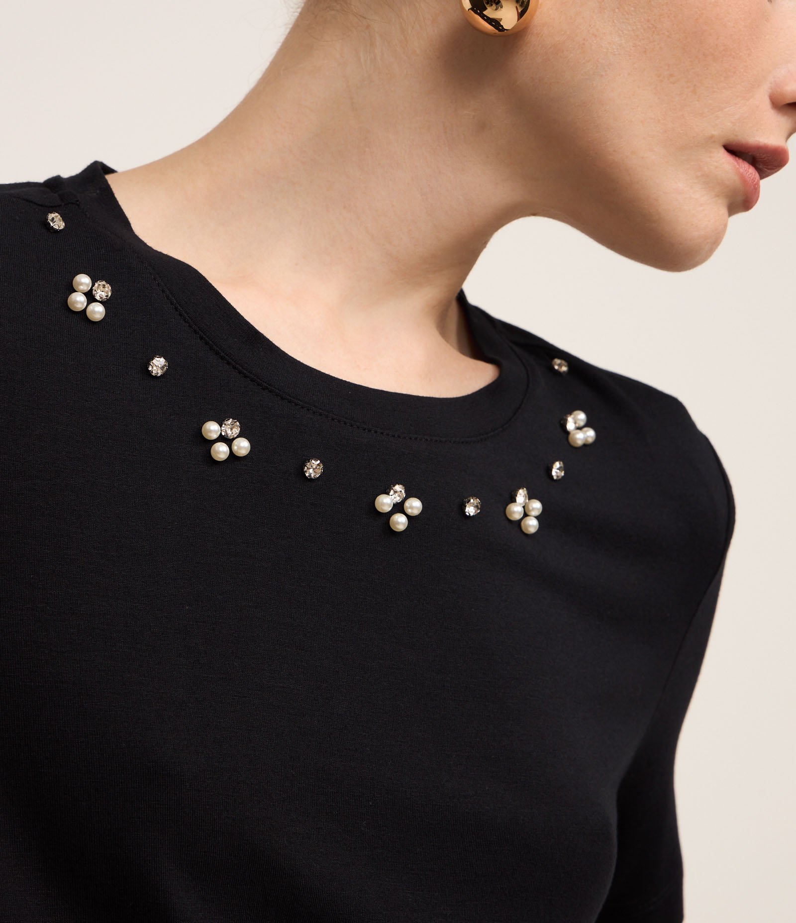 Blusa em Viscose com Strass e Pérolas Aplicados 4