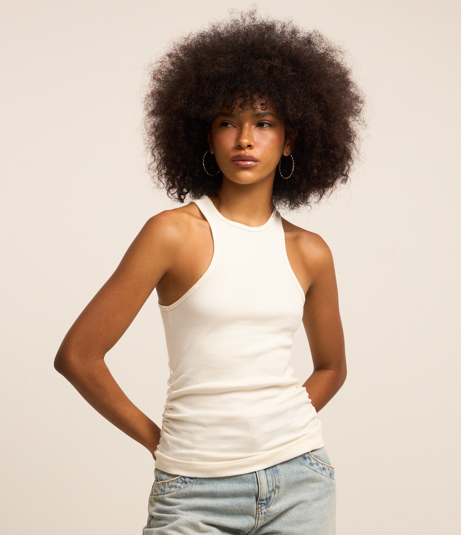 Blusa Regata em Ribana com Drapeado Lateral Branco 1