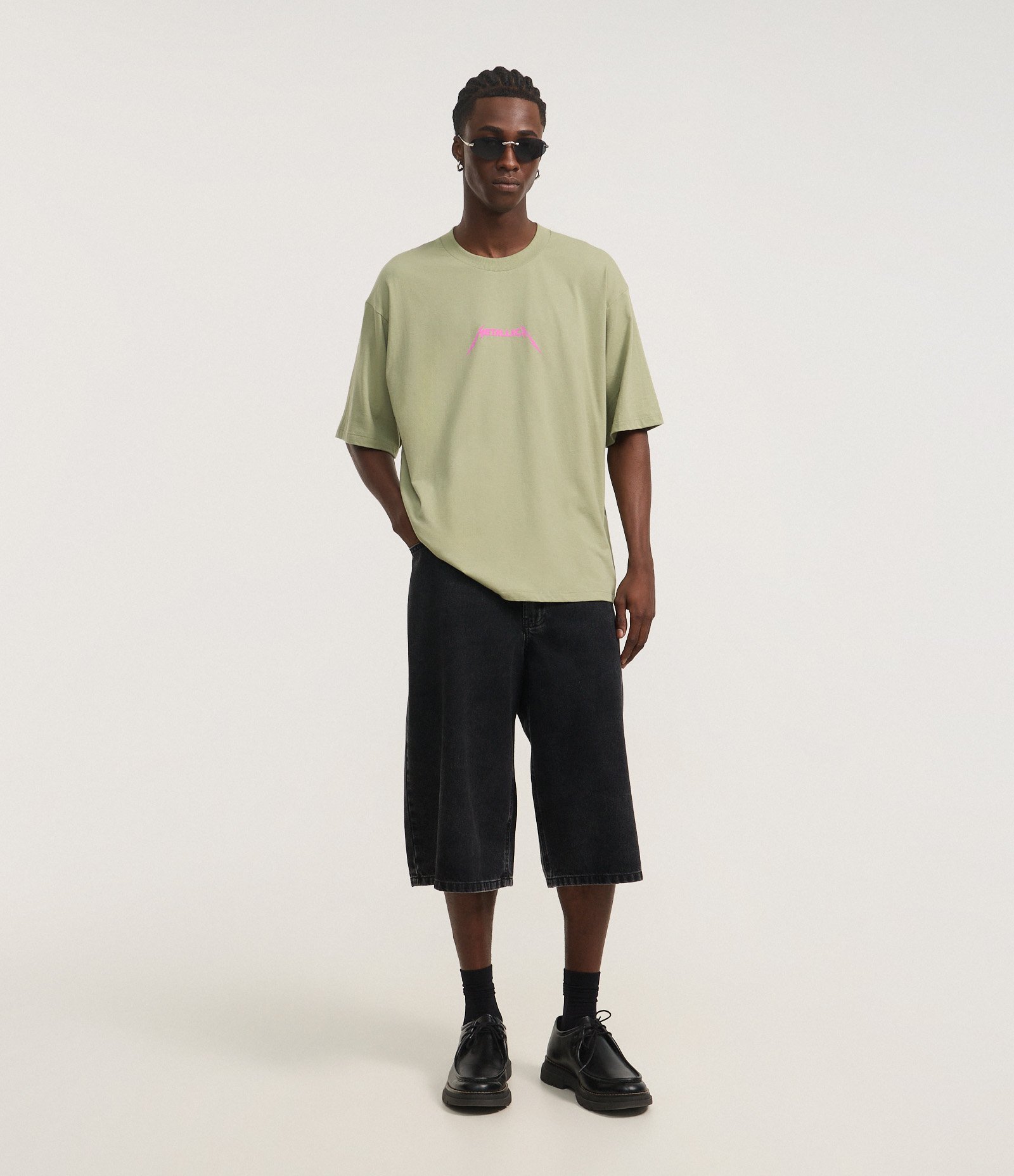 Camiseta Comfort em Algodão com Estampa de Caveira e Lettering Metallica Verde 3