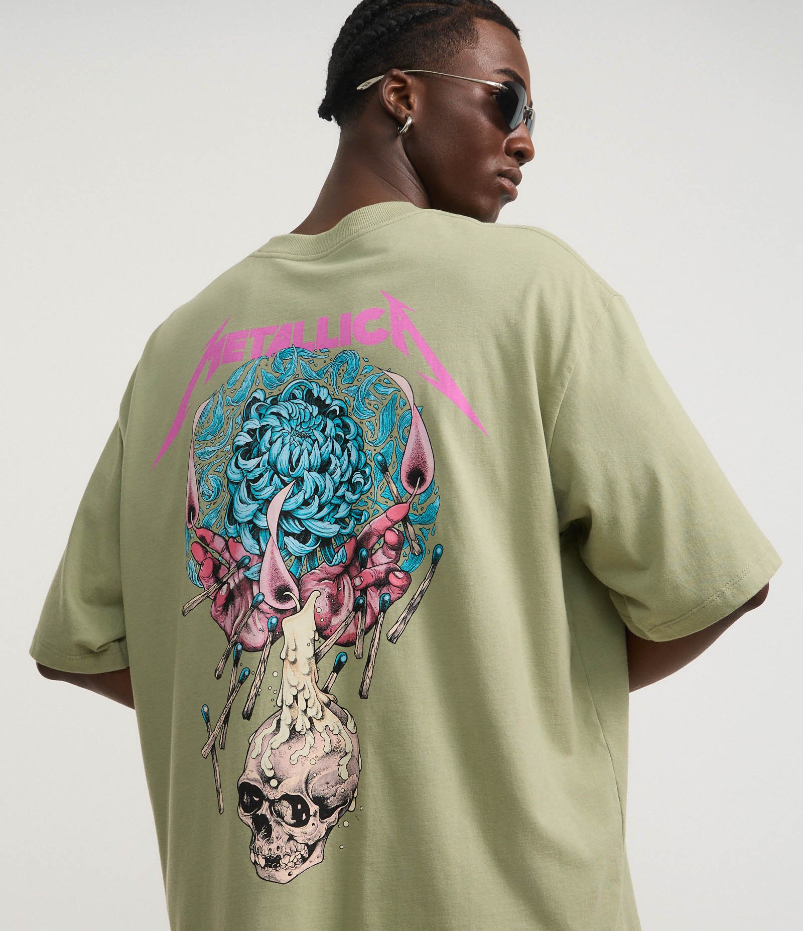 Camiseta Comfort em Algodão com Estampa de Caveira e Lettering Metallica Verde 5