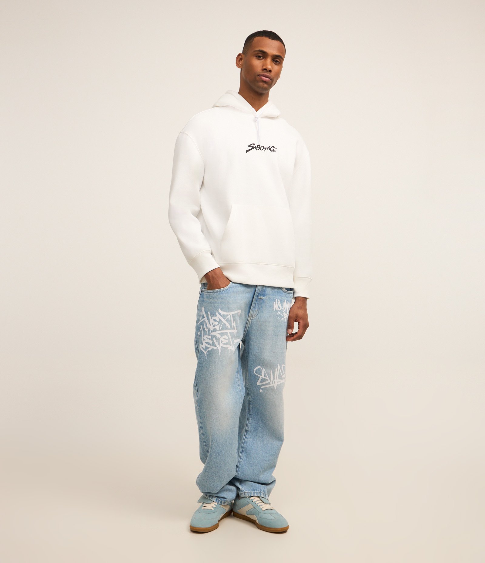 Blusão Relaxed com Estampa Sabotage em Fleece Branco 2