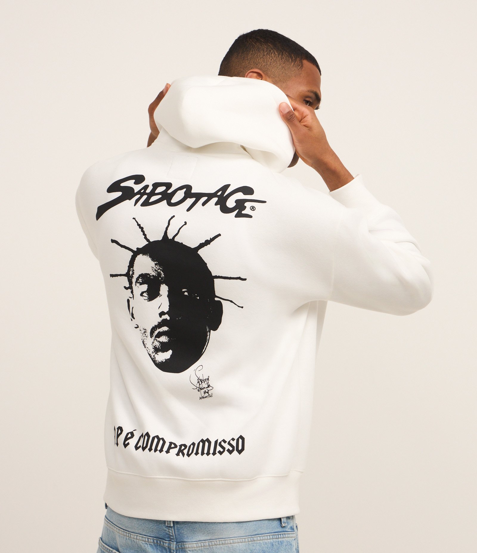 Blusão Relaxed com Estampa Sabotage em Fleece Branco 5