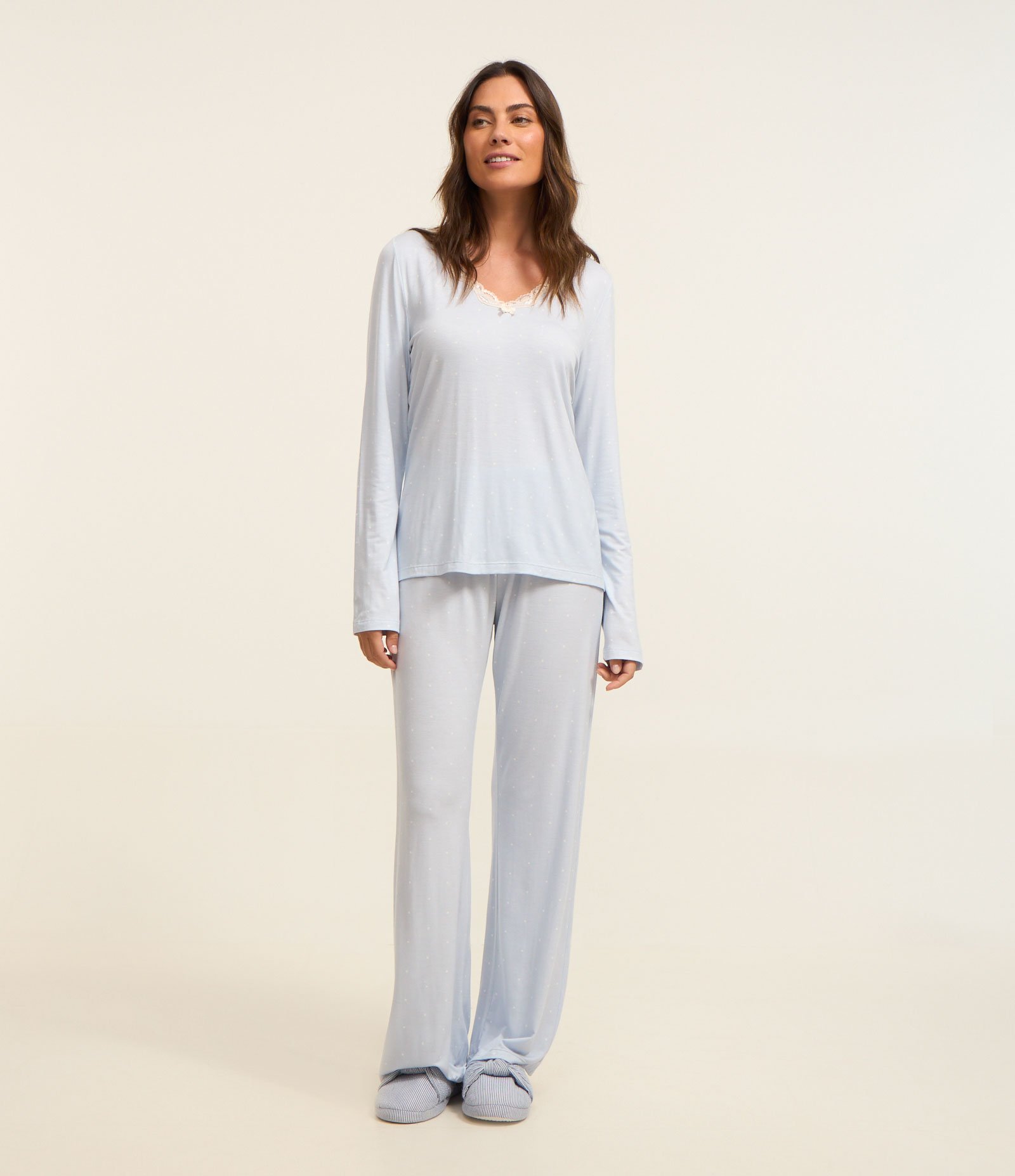 Pijama Longo em Viscolycra com Renda na Gola V Azul 1