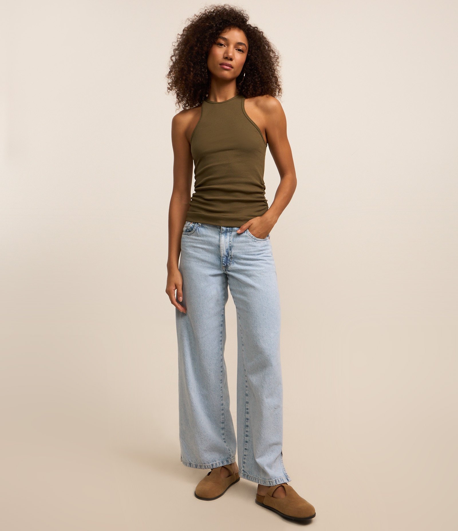 Blusa Regata em Ribana com Drapeado Lateral Marrom 2