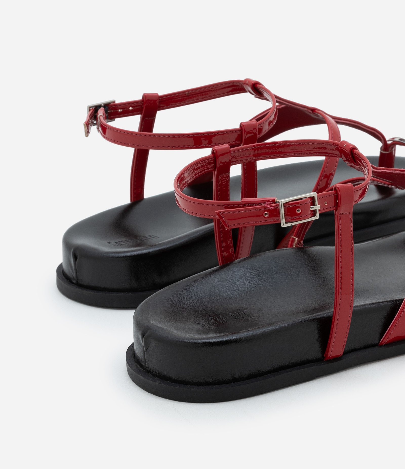 Rasteira com Tiras Assimétricas e Dedeira com Detalhe de Metal Preto/Vermelho 5