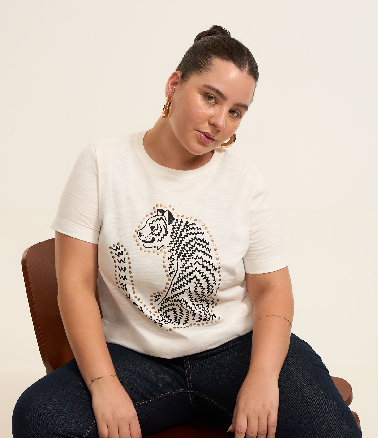 Blusa Estampada de Tigre com Tachinhas Curve & Plus Size Branco 1