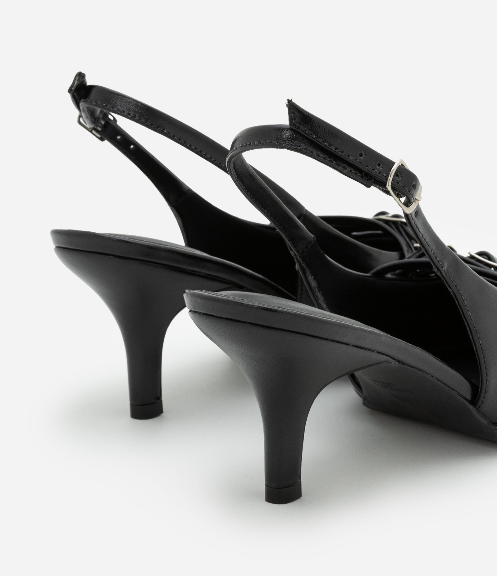 Sapato Scarpin em PU Slingback com Multi Fivelas Preto 3