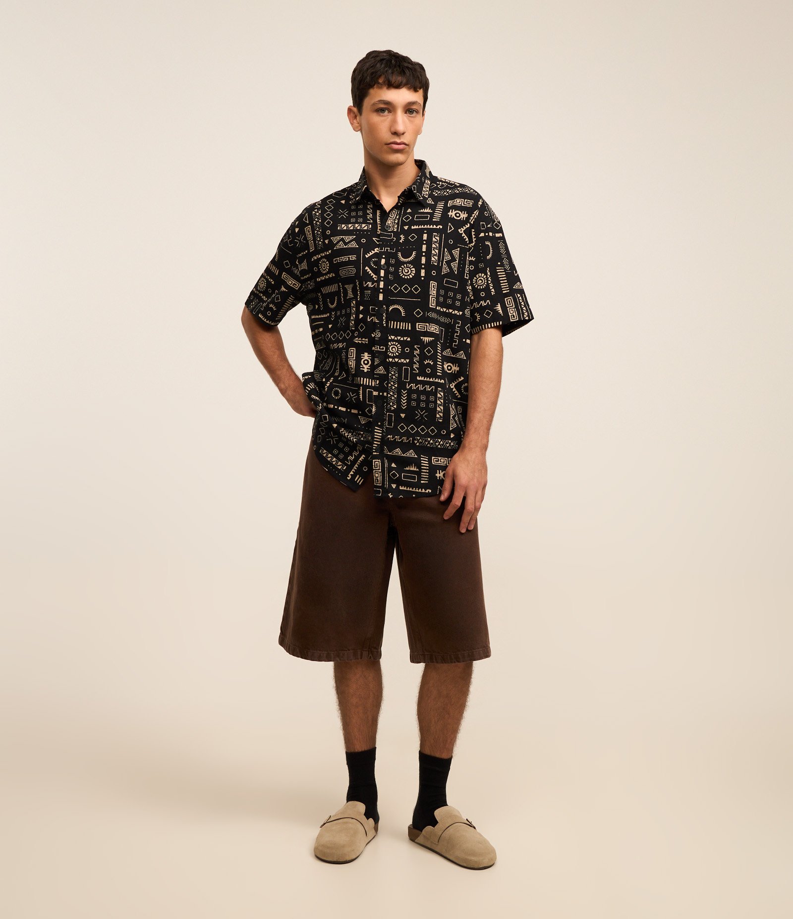 Camisa Relaxed em Algodão Texturizada com Estampa Rustica Preto/Branco 2