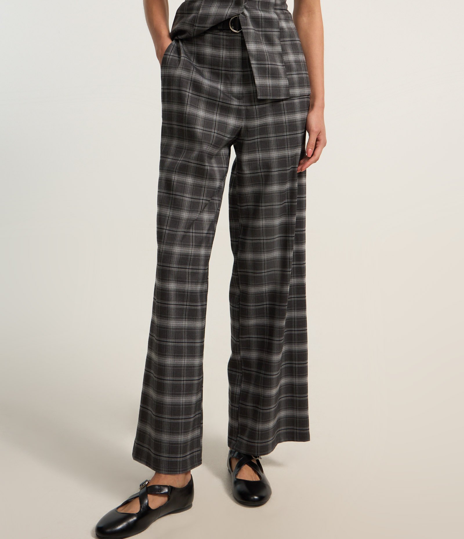 Calça Pantalona em Alfaiataria Xadrez com Cós Elástico Cinza Escuro 3