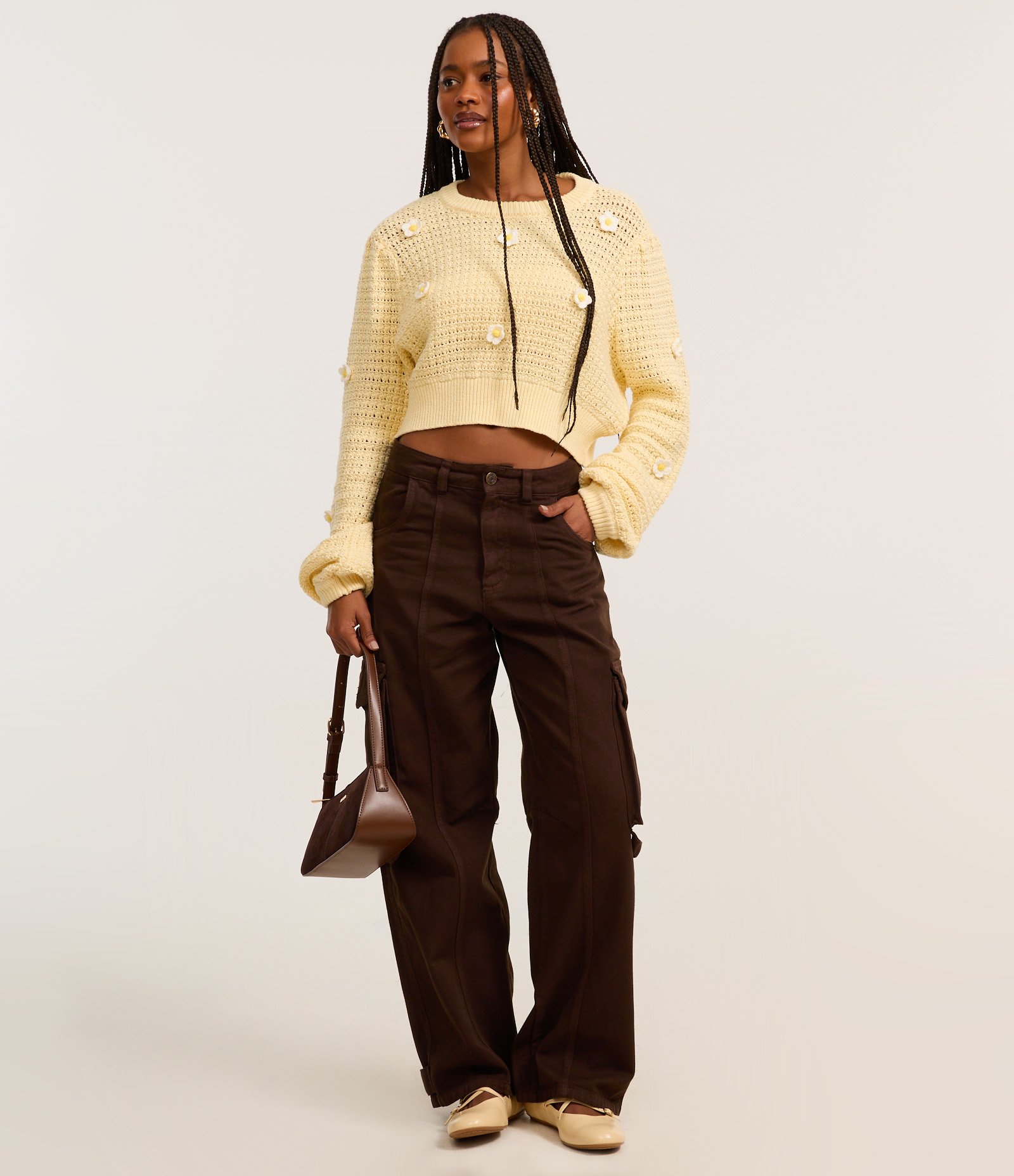 Suéter Cropped em Tricô com Ponto Aberto e Bordado de Flor Amarelo 2