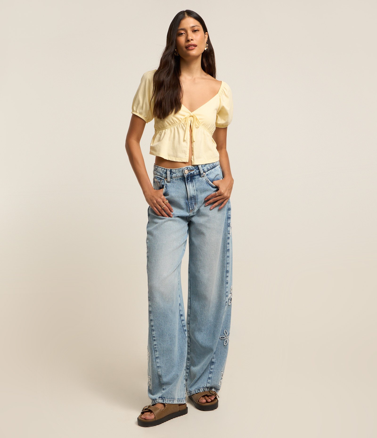 Blusa em Algodão com Amarração Frontal Amarelo Creme 2