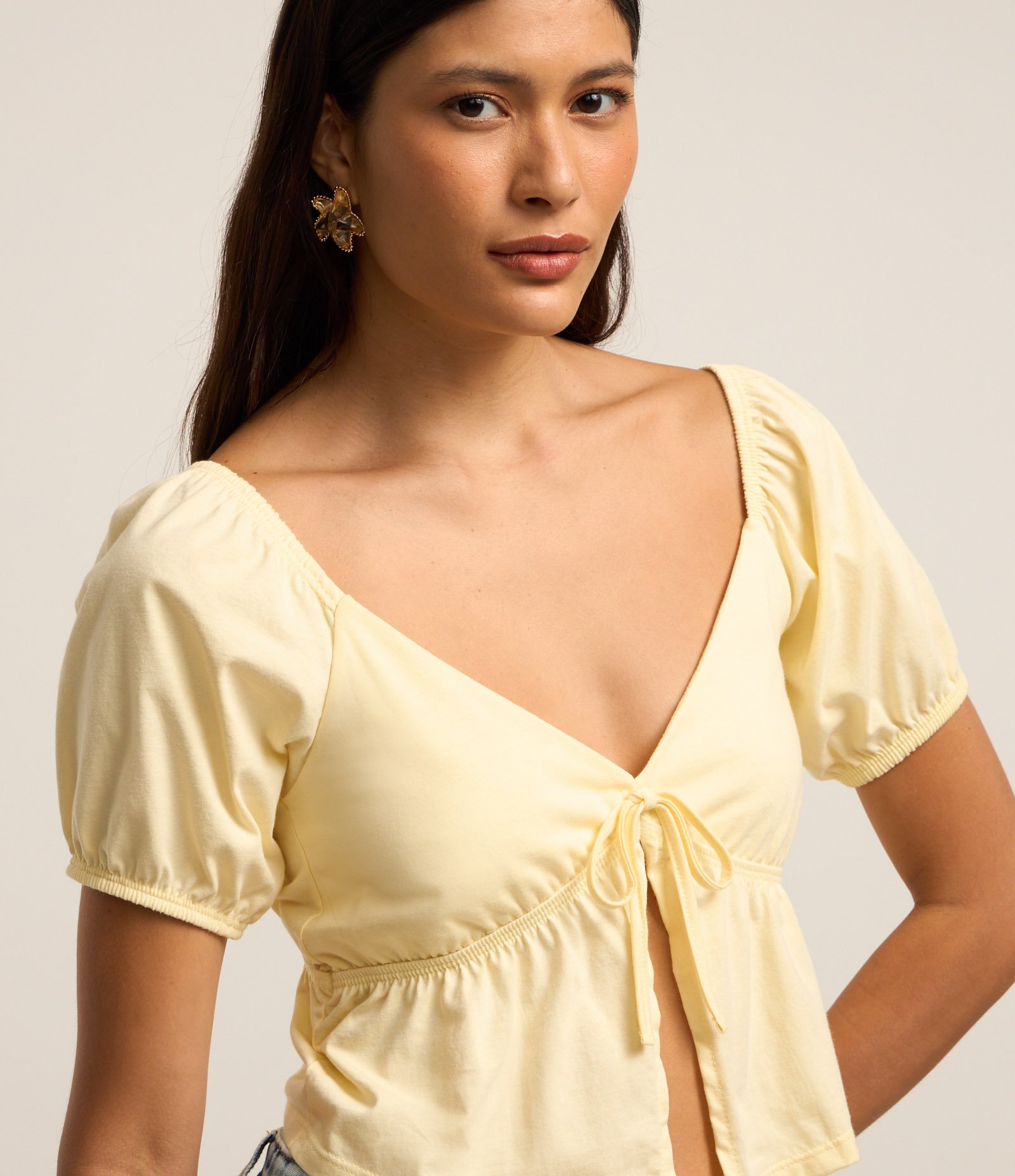 Blusa em Algodão com Amarração Frontal Amarelo Creme 3