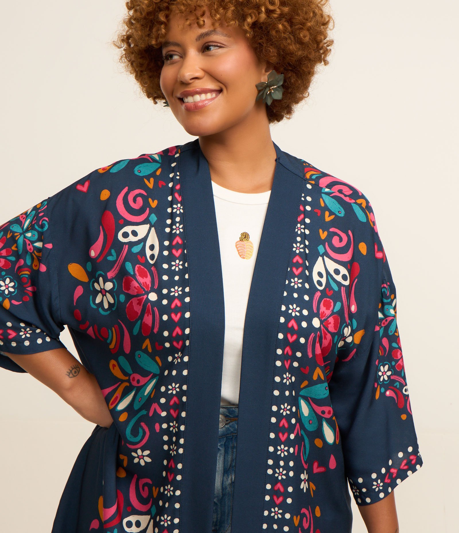 Kimono Alongado em Viscose Estampa Solar Curve & Plus Size Azul 1