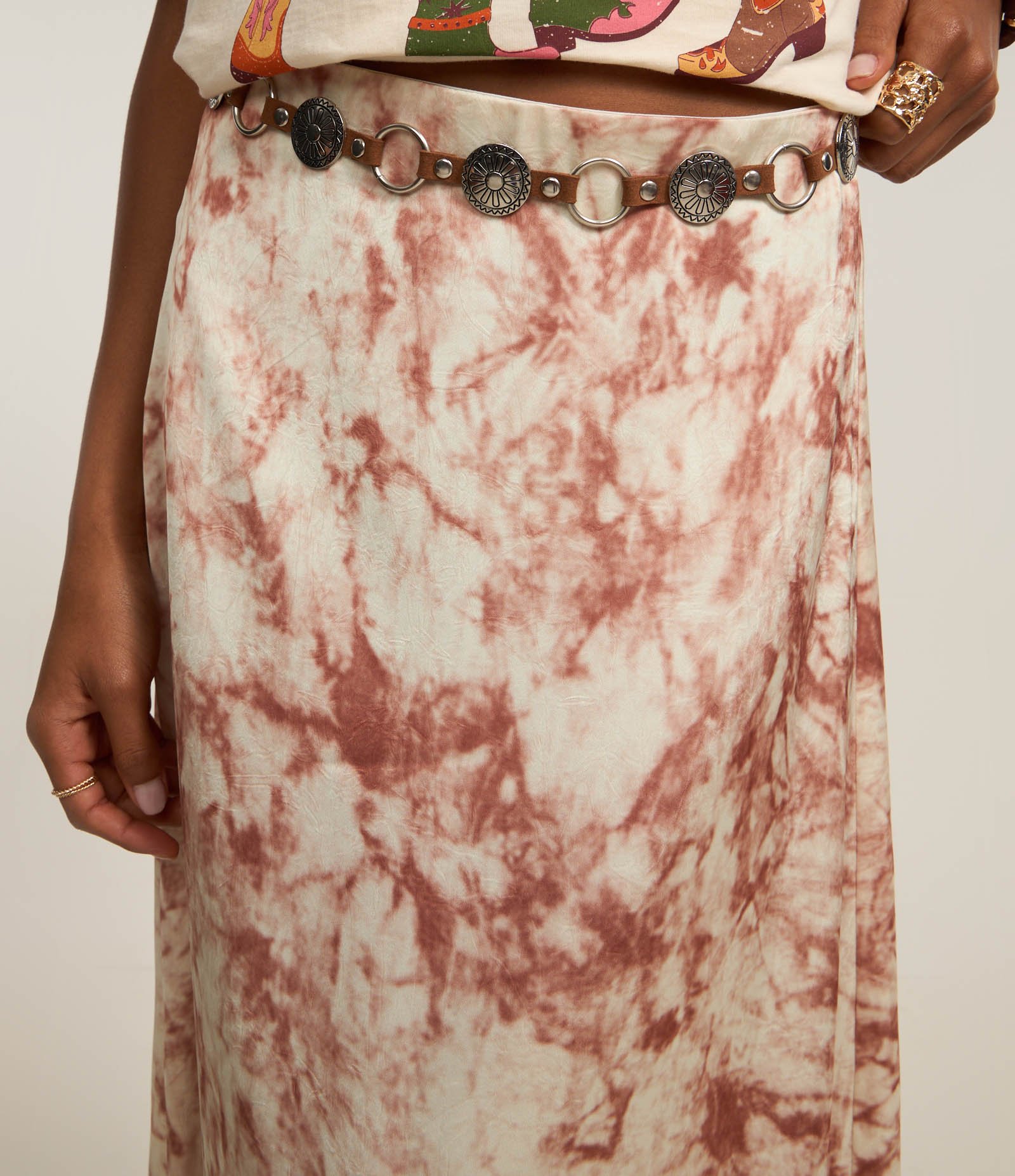 Saia New Midi Acetinada com Estampa Manchadinha Rosa 4