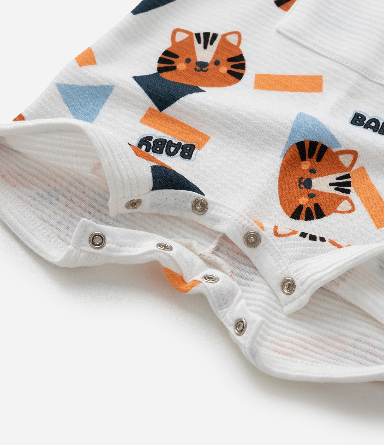 Jardineira Infantil Texturizada com Estampa Tigrinho - Tam 0 a 18 meses Branco 4