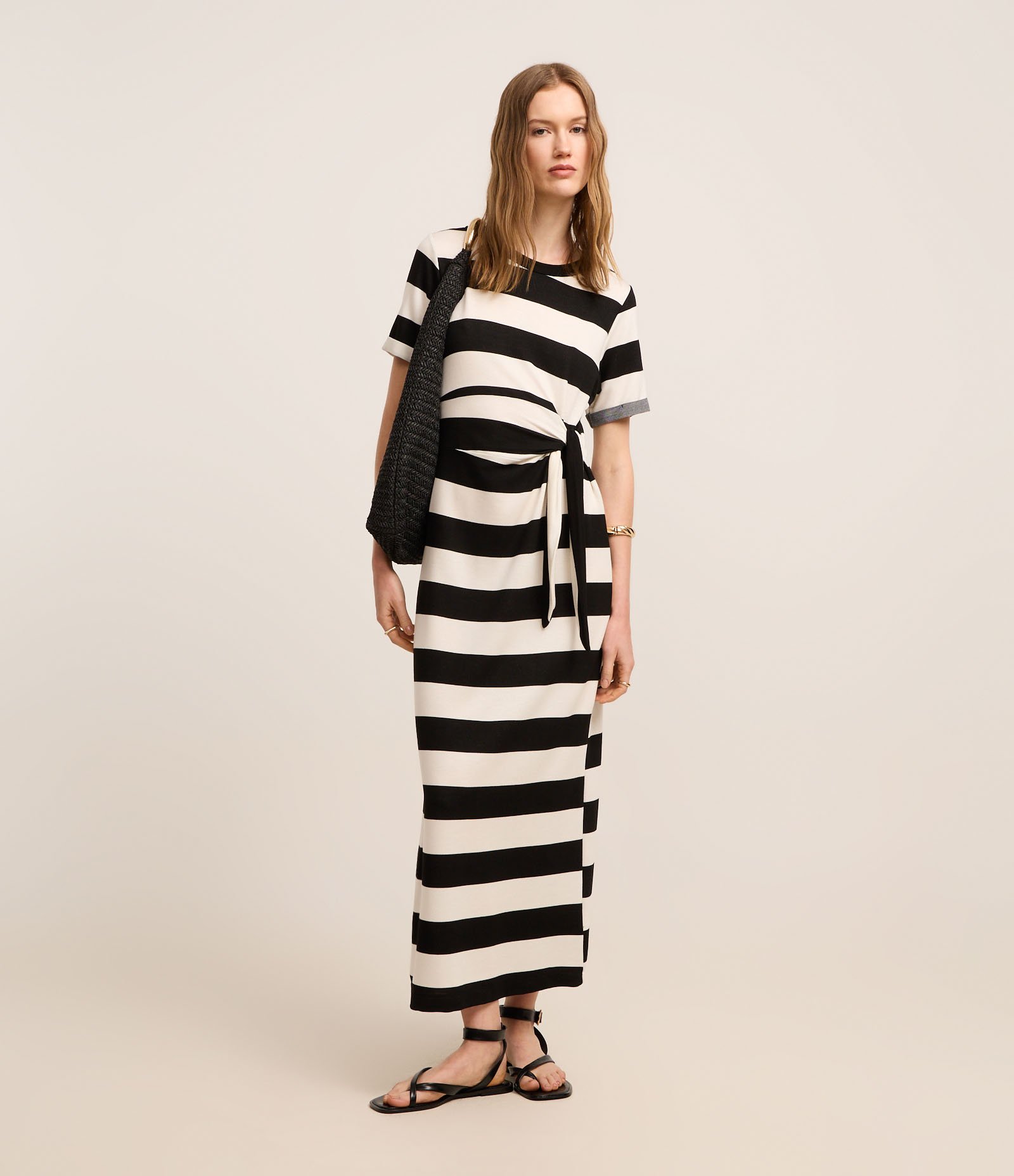 Vestido Midi em Viscose com Estampa de Listras e Amarração na Lateral Preto/Branco 1