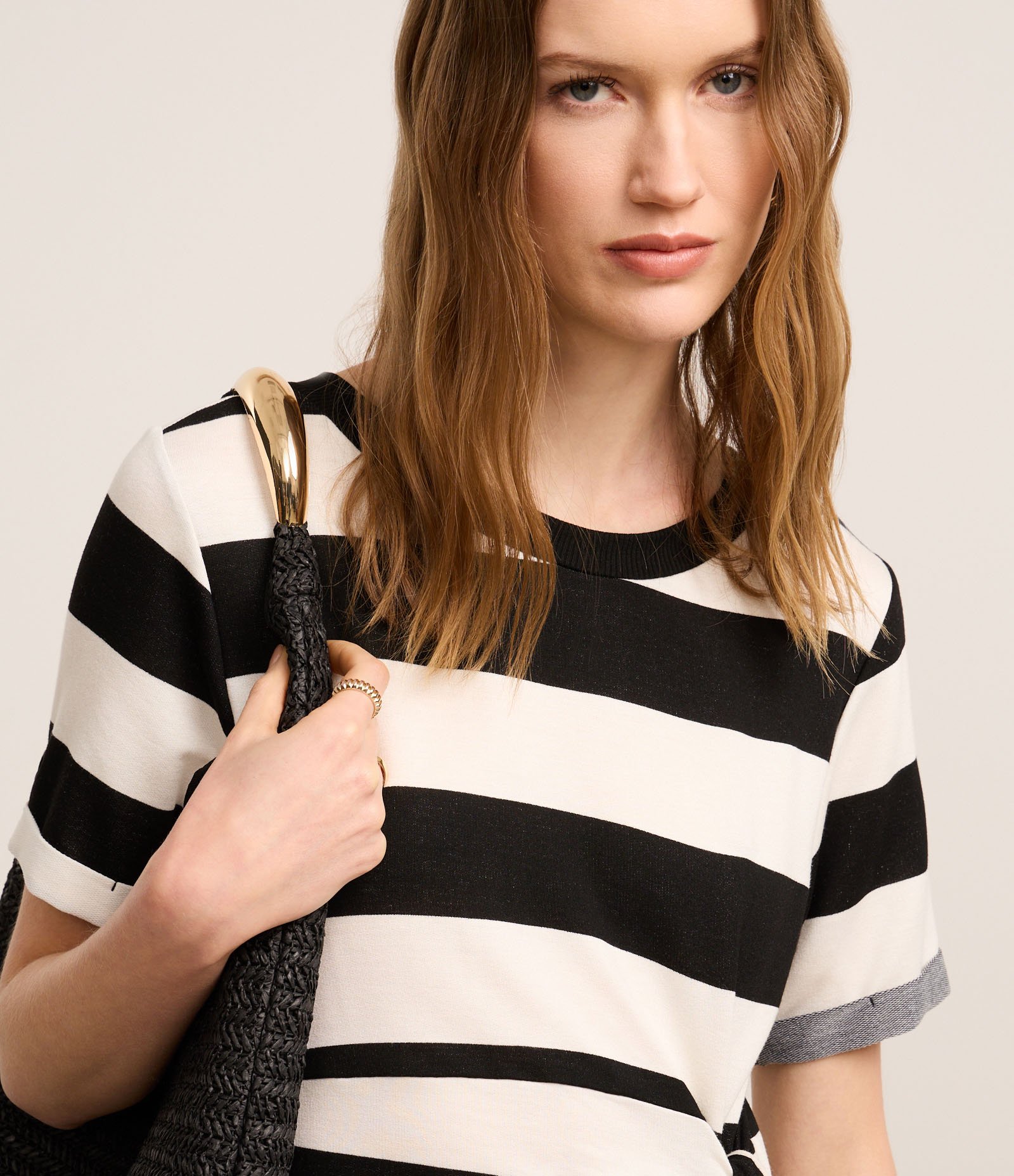 Vestido Midi em Viscose com Estampa de Listras e Amarração na Lateral Preto/Branco 3