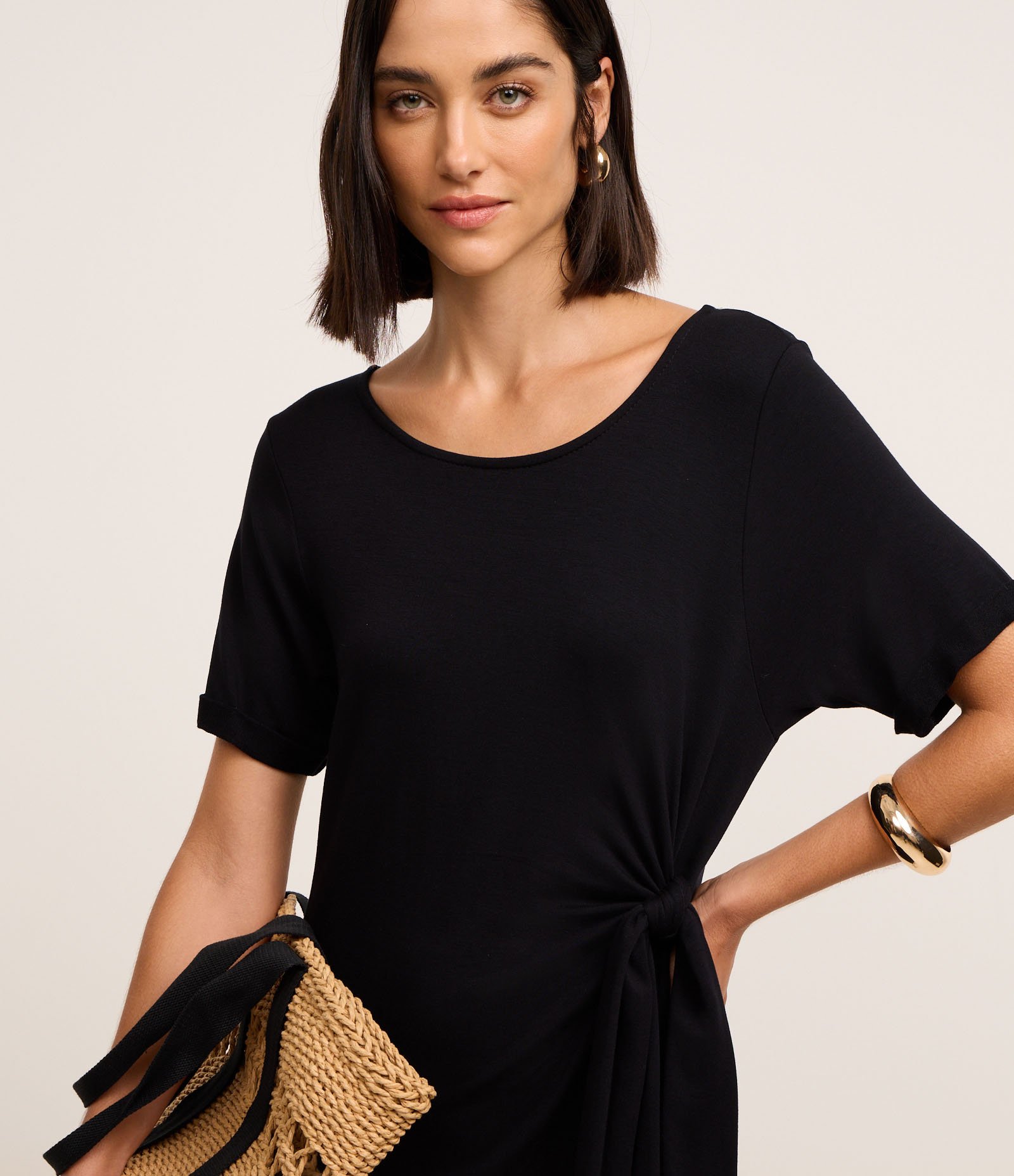 Vestido em Viscose Manga Curta com Decote Careca E Amarração na Lateral Preto 3
