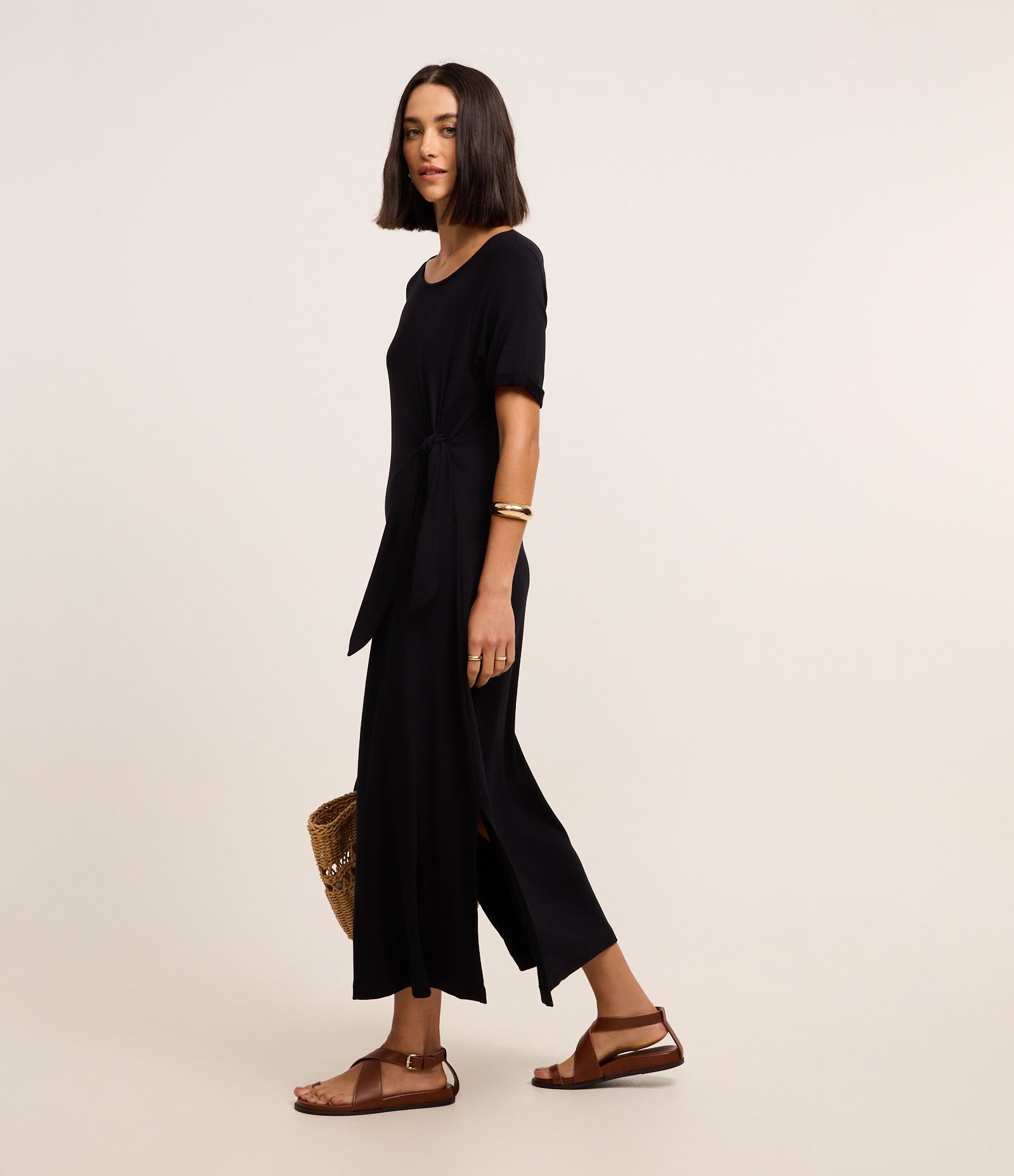 Vestido em Viscose Manga Curta com Decote Careca E Amarração na Lateral Preto 4