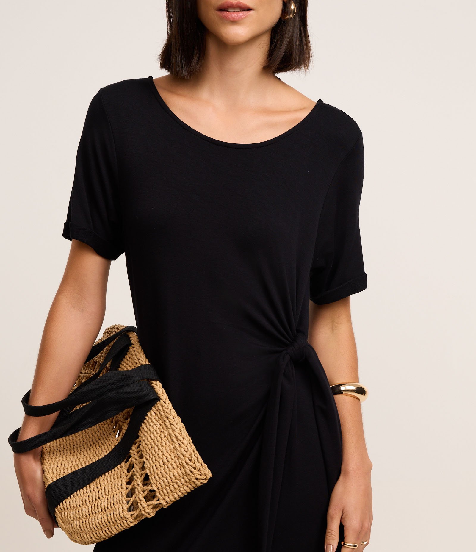 Vestido em Viscose Manga Curta com Decote Careca E Amarração na Lateral Preto 5