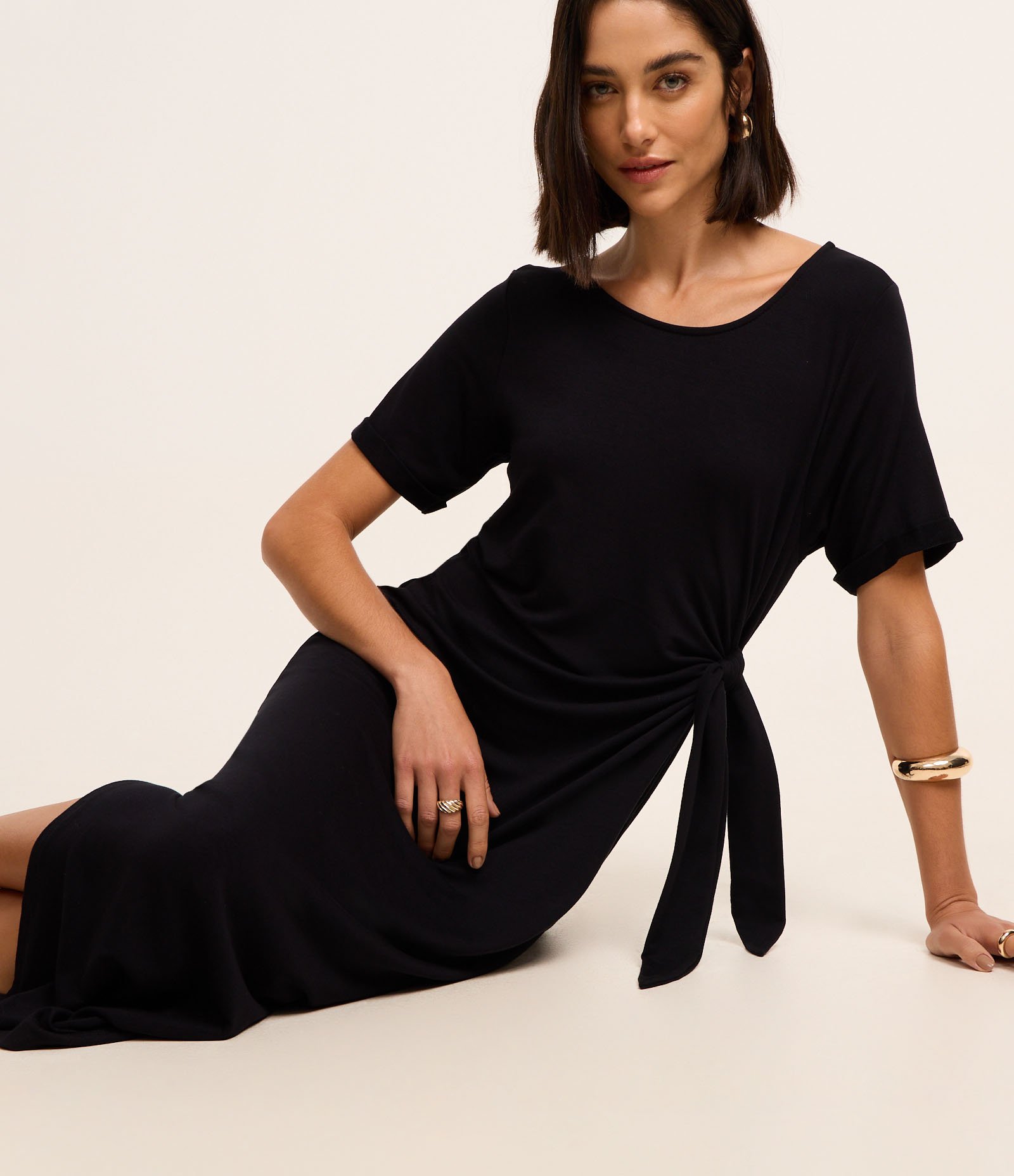 Vestido em Viscose Manga Curta com Decote Careca E Amarração na Lateral Preto 6