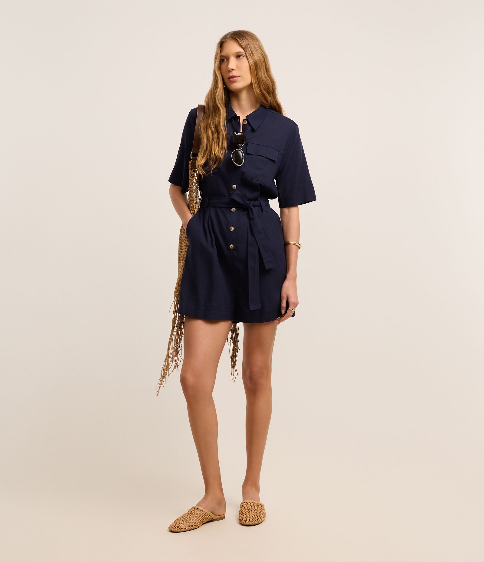 Macaquinho em Viscolinho com Cinto de Tecido Azul Marinho 2