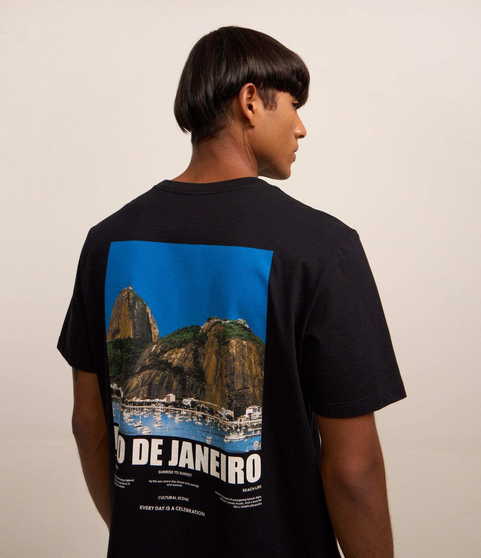 Camiseta Comfort em Algodão com Estampa Photoprint Rio de Janeiro Preto 1