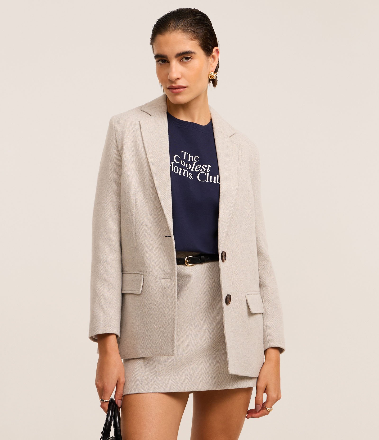 Short Saia Alfaiatada em Polivelour com Cinto Estreito de PU Cinza 2