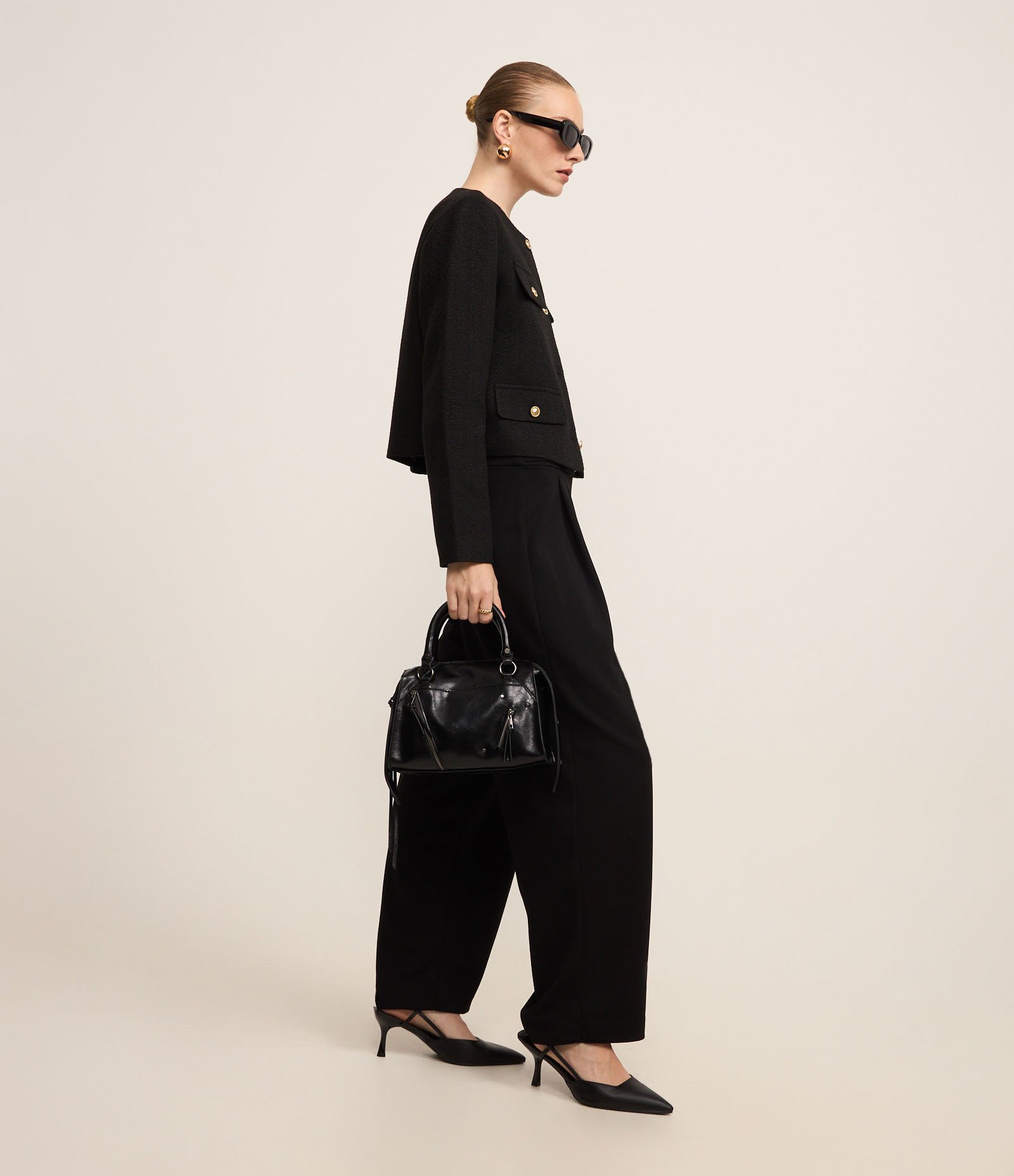 Calça Wide Leg Cintura Alta em Crepe com Cinto e Pregas Preto 5