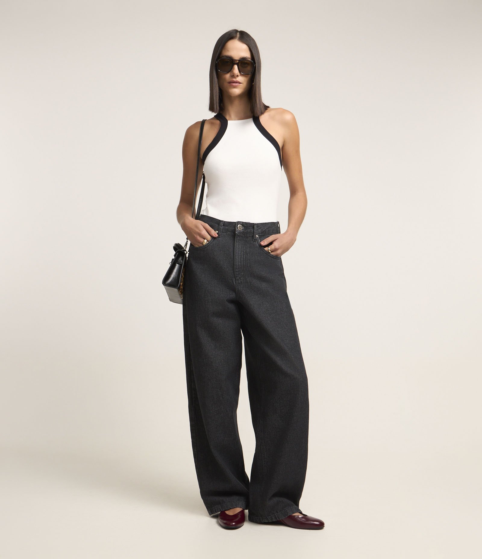 Regata em Ribana com Detalhe Contrastante na Cava Branco/Preto 2