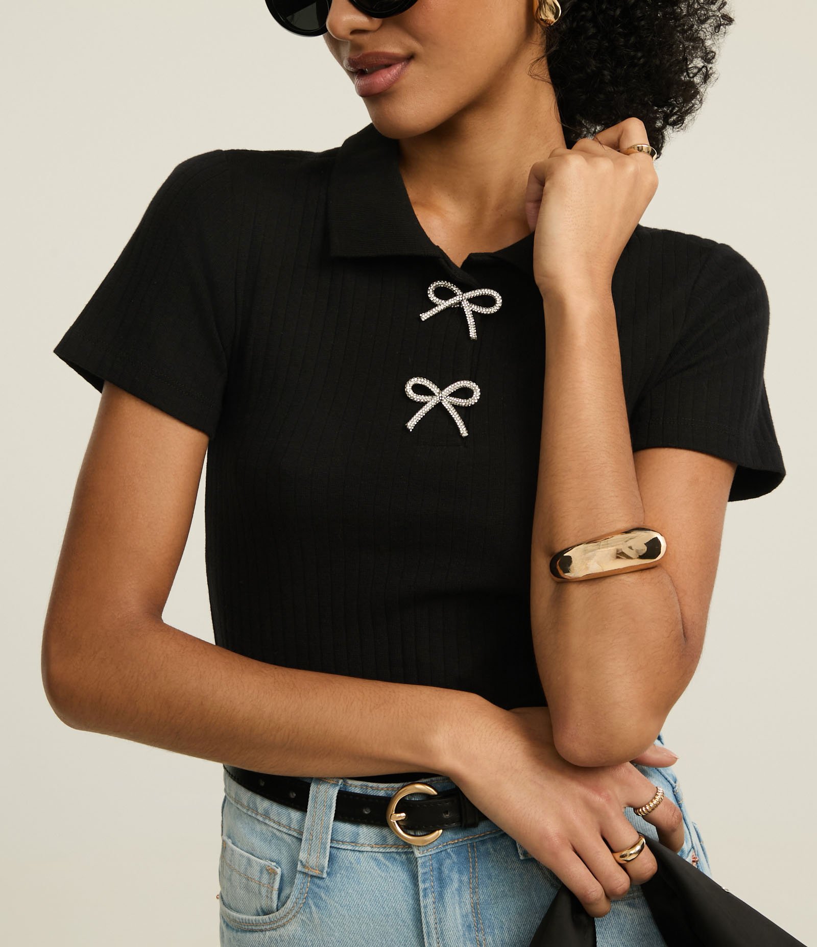 Blusa Polo Canelada com Lacinhos Brilhosos na Gola Preto 5