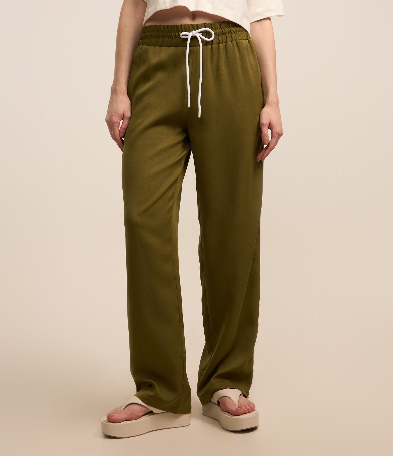 Calça em Alfaiataria com Friso Contrastante e Elástico na Cintura Verde 3