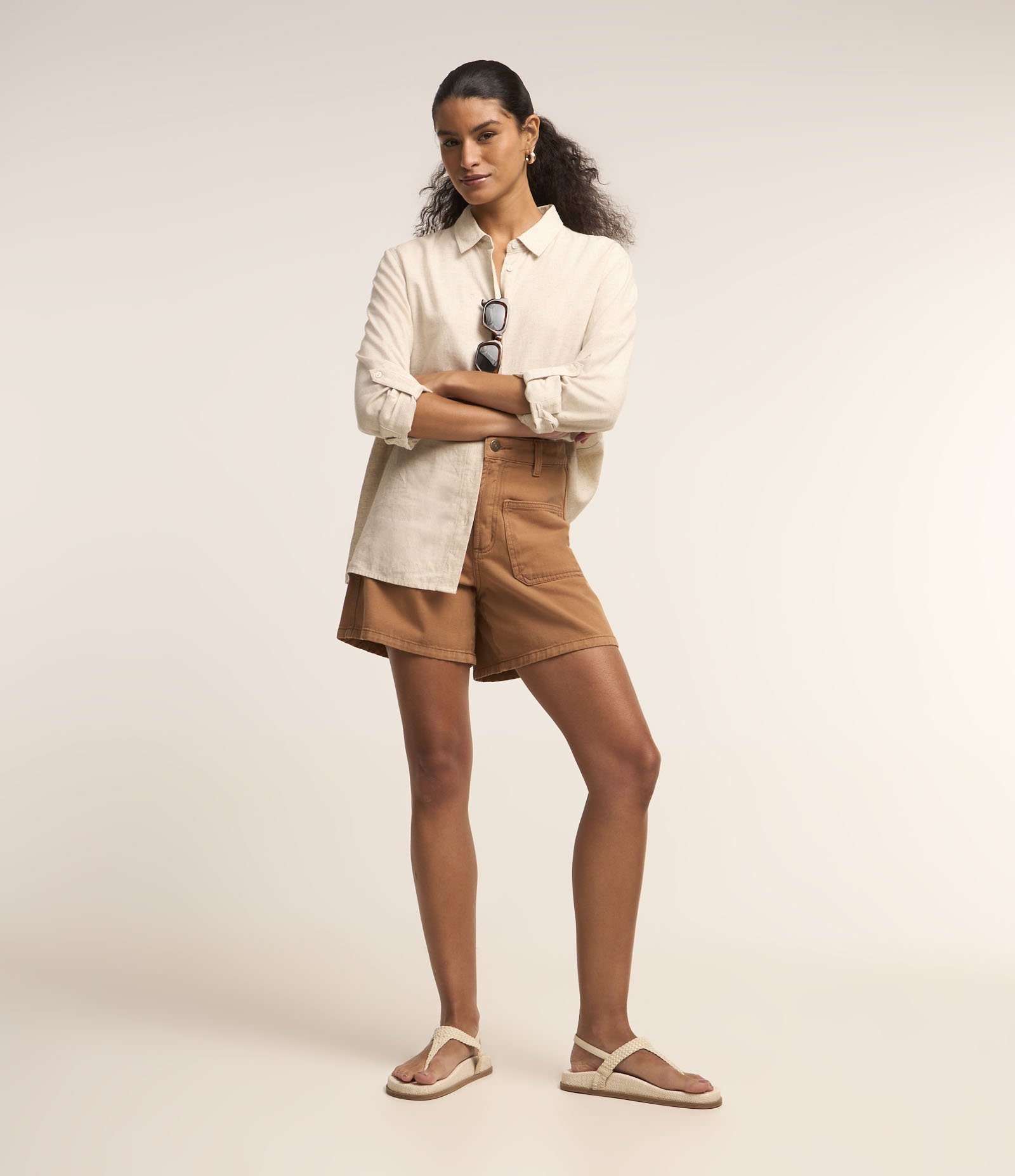 Short Mom em Sarja com Bolsos Frontais Marrom 1