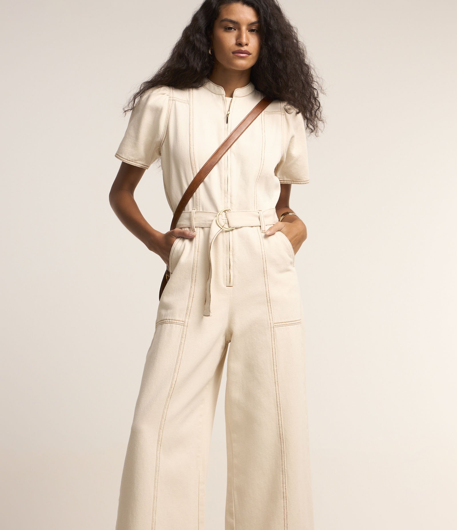 Macacão em Sarja com Cinto com Fivela e Manga Bufante Bege 1