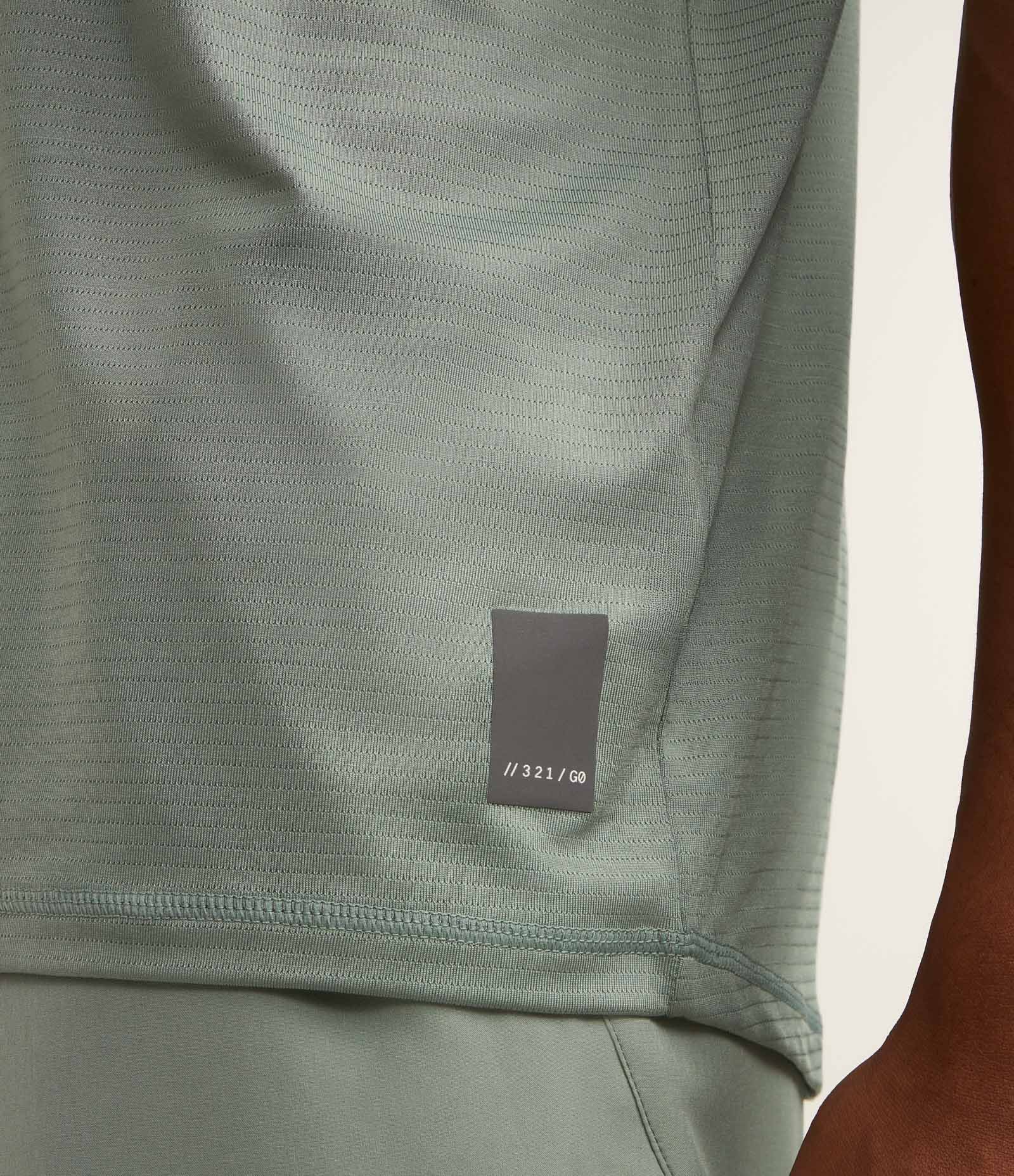 Camiseta Esportiva em Tecnologia Dry com Textura e Linha Contrasnte Verde 4