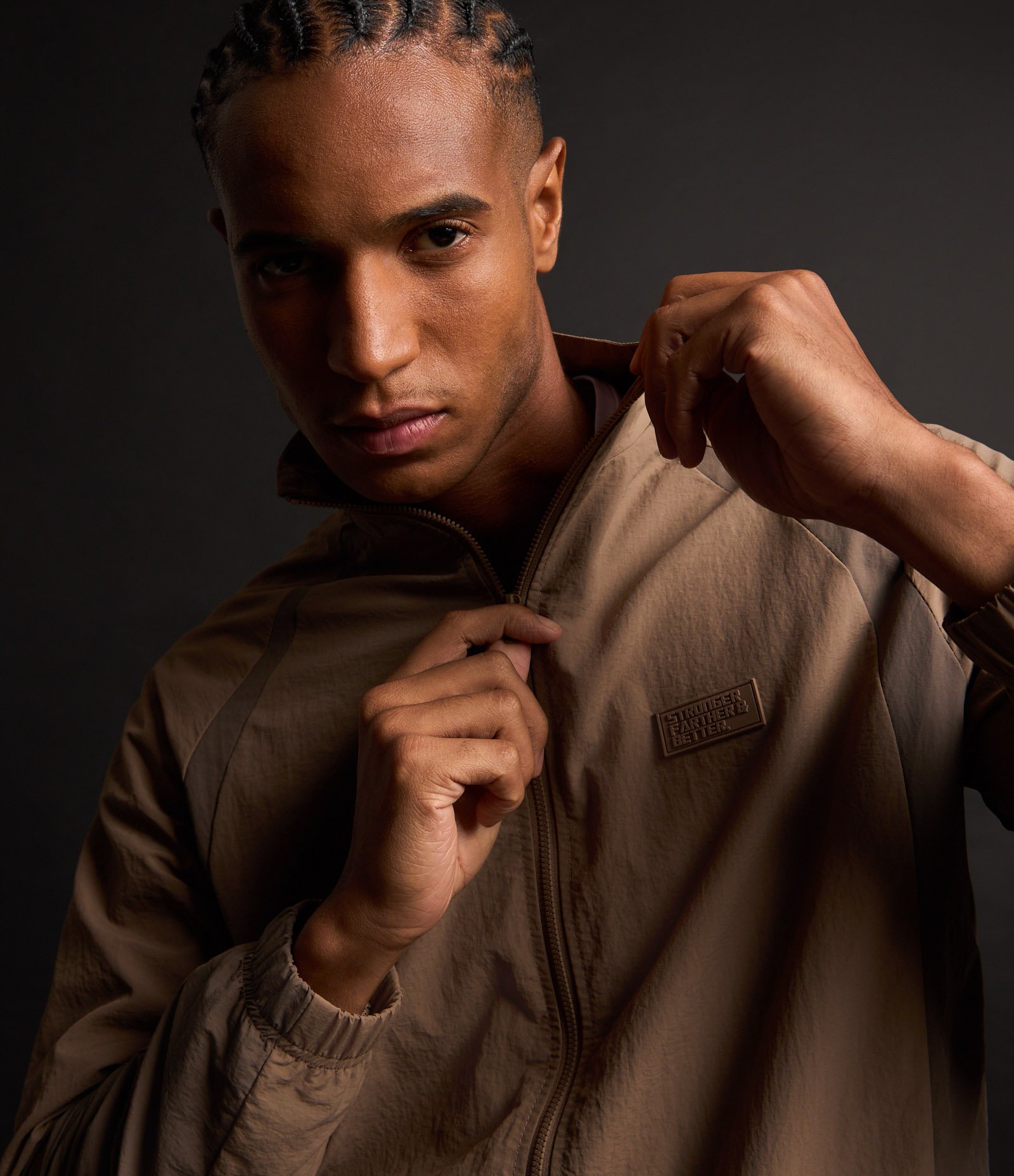 Jaqueta Esportiva em Poliamida com Detalhes Marrom 8