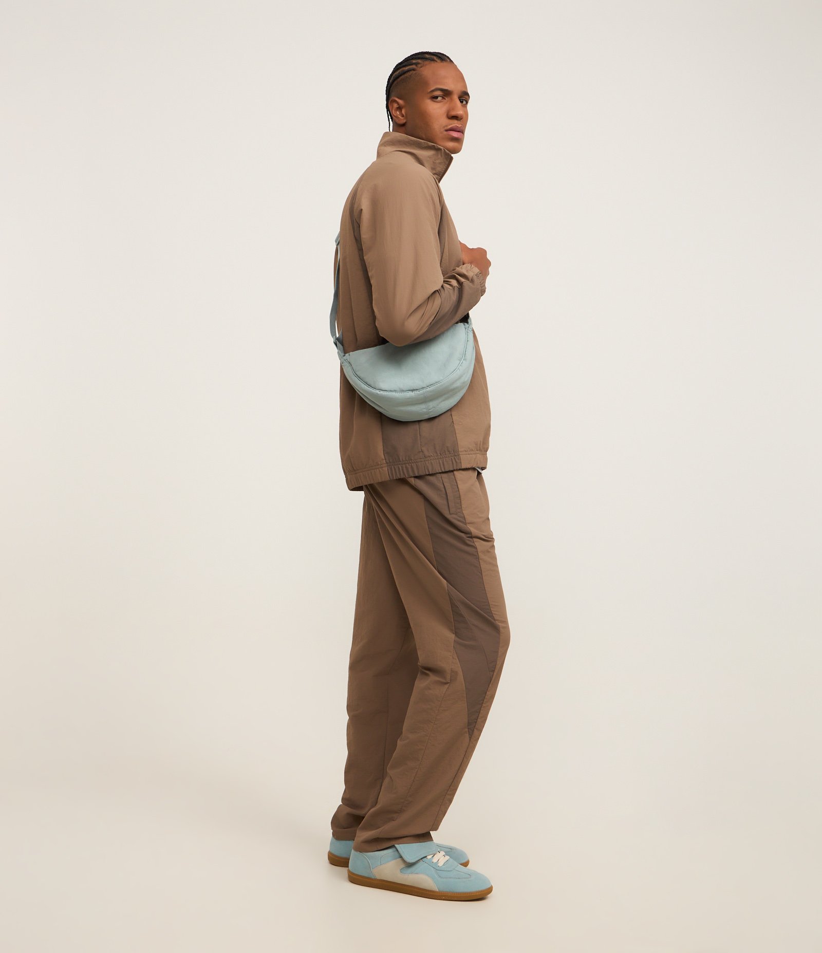 Jaqueta Esportiva em Poliamida com Detalhes Marrom 5