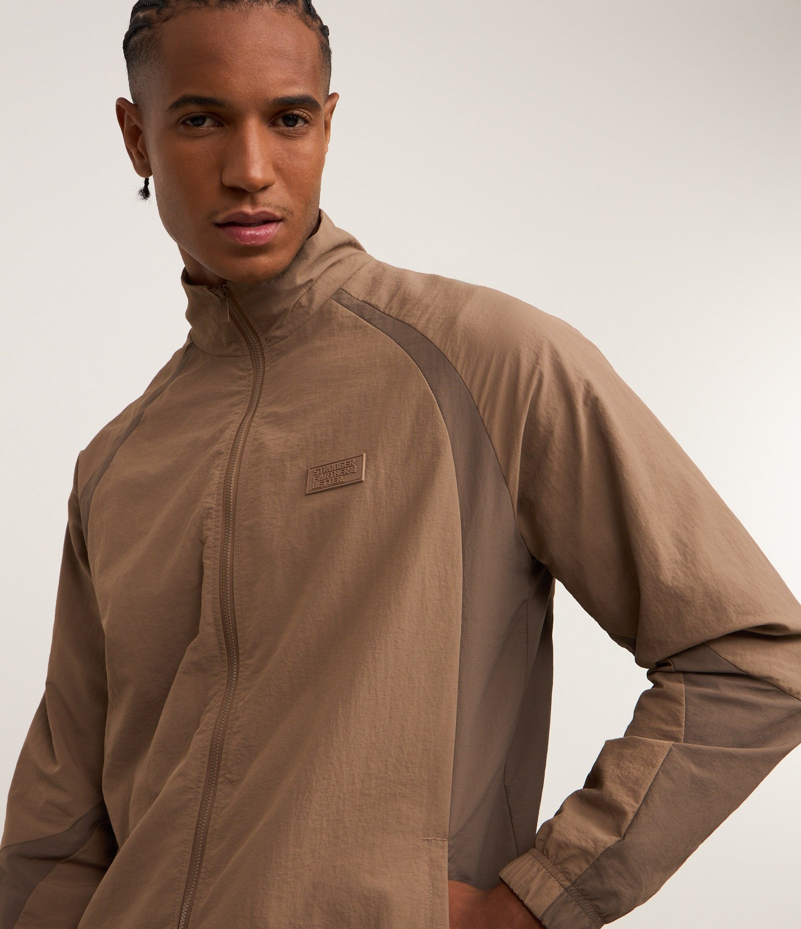 Jaqueta Esportiva em Poliamida com Detalhes Marrom 6