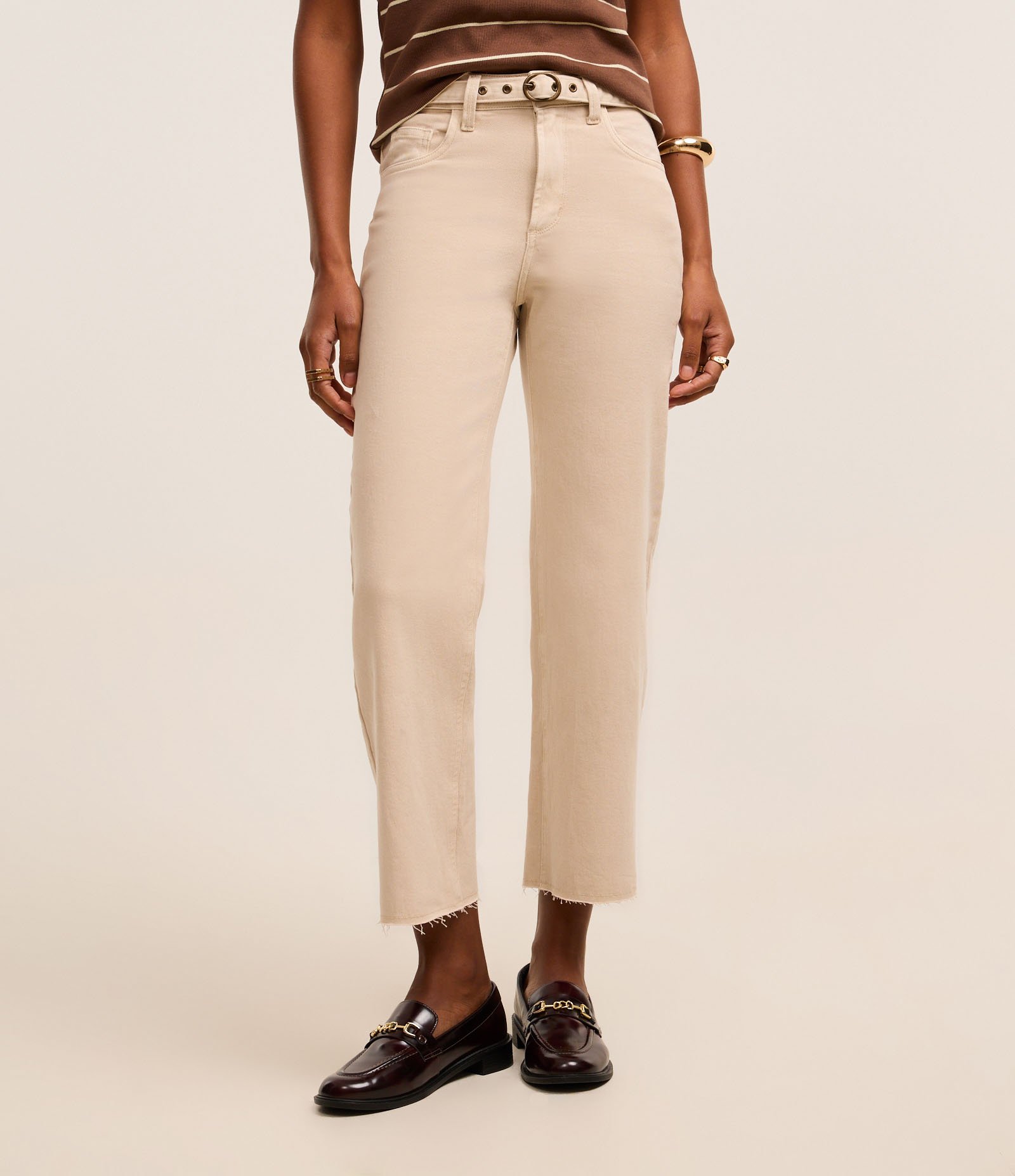 Calça Reta Cropped em Sarja com Cinto Afivelado Gelo 3