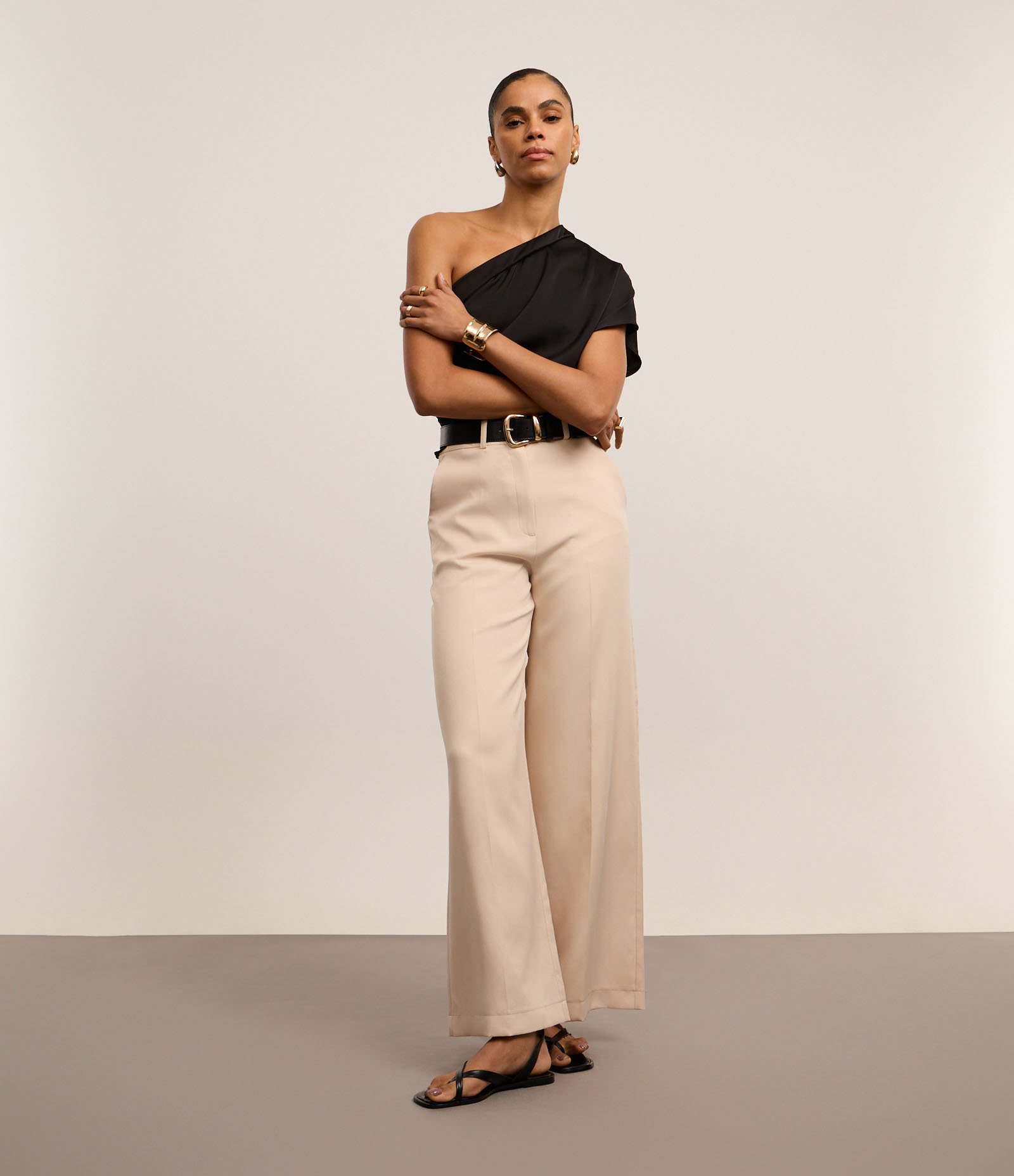 Blusa Ombro Só com Franzido Lalteral Preto 2