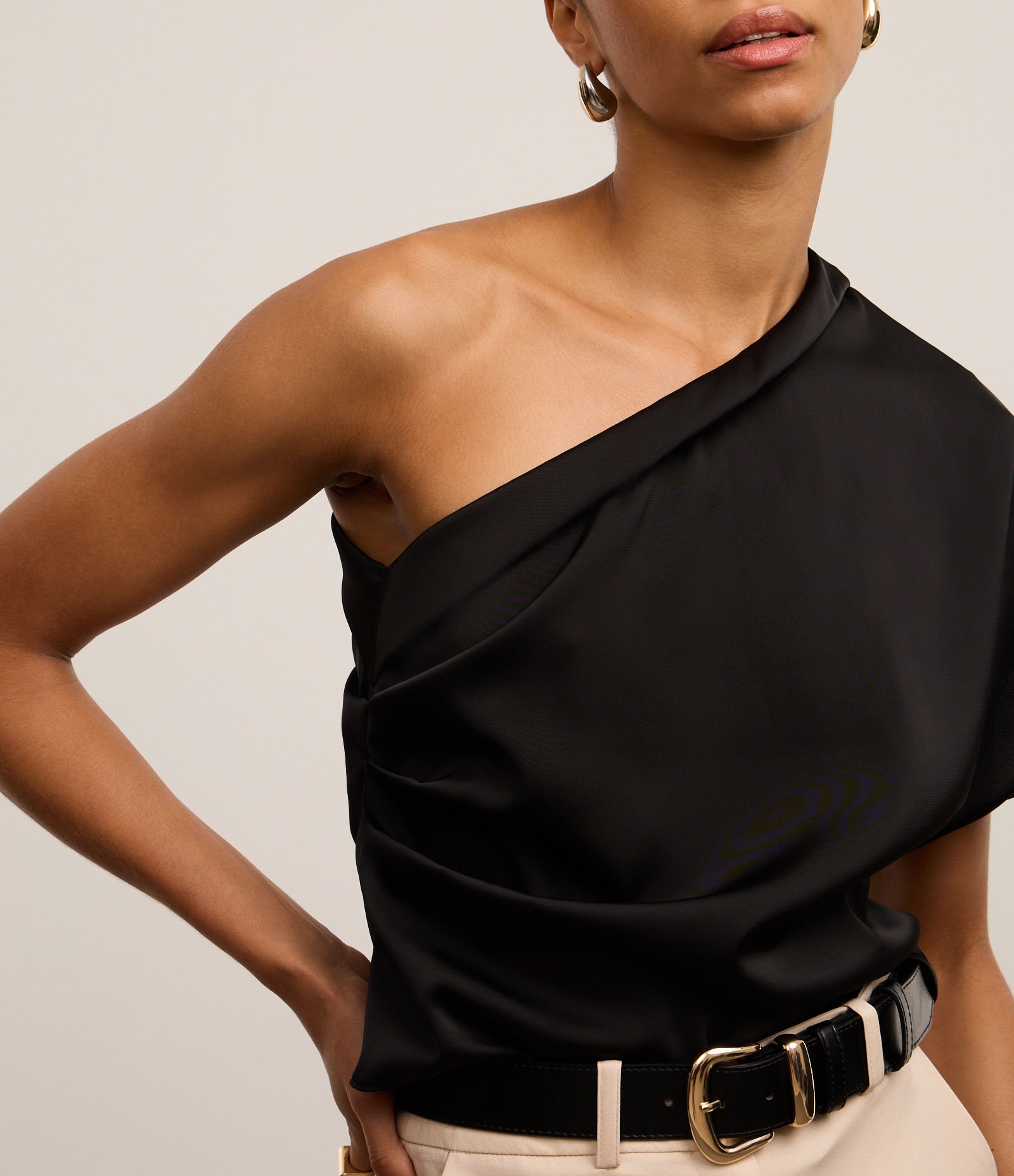 Blusa Ombro Só com Franzido Lalteral Preto 3